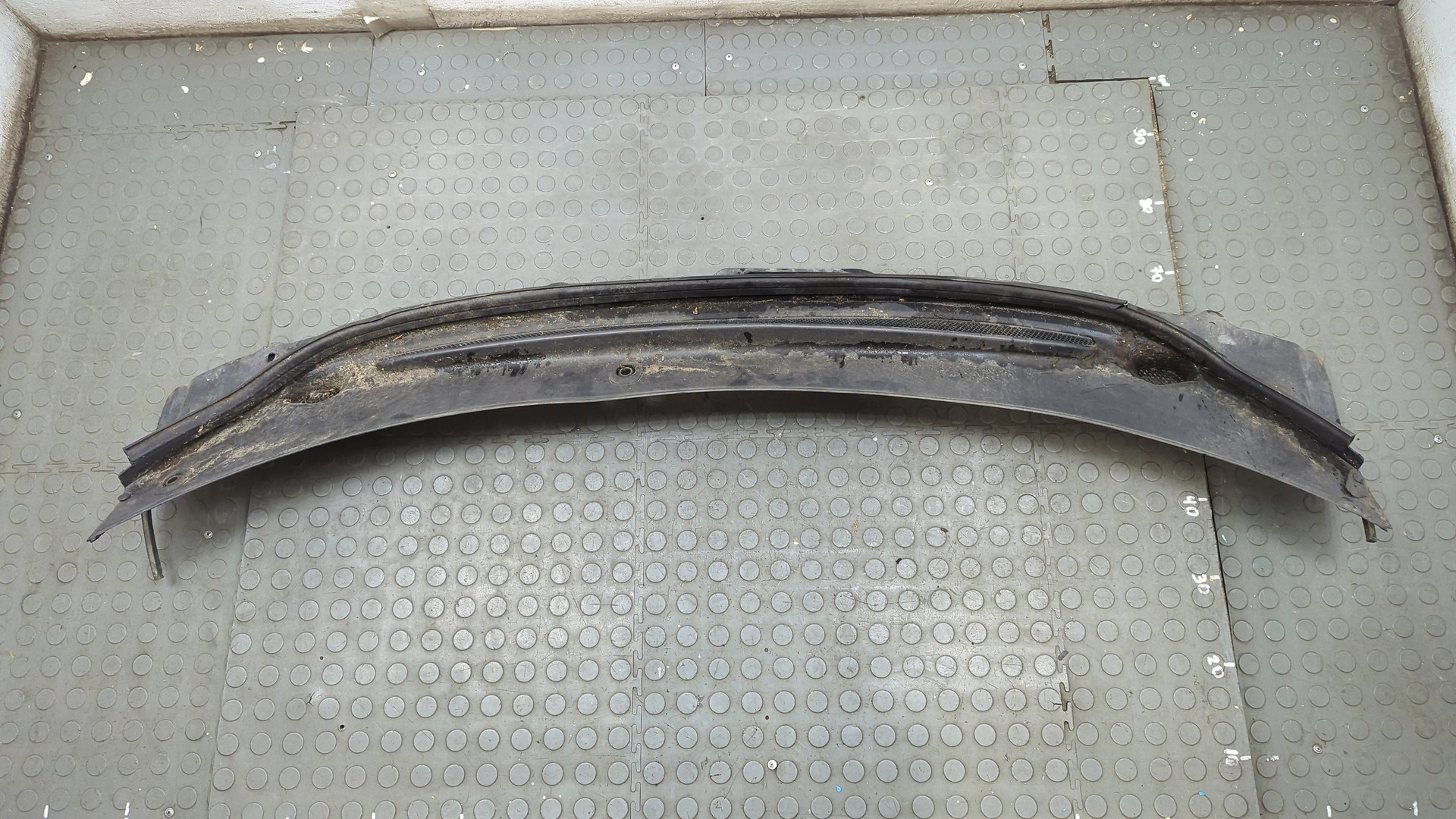 Решетка стеклоочистителей (Жабо)