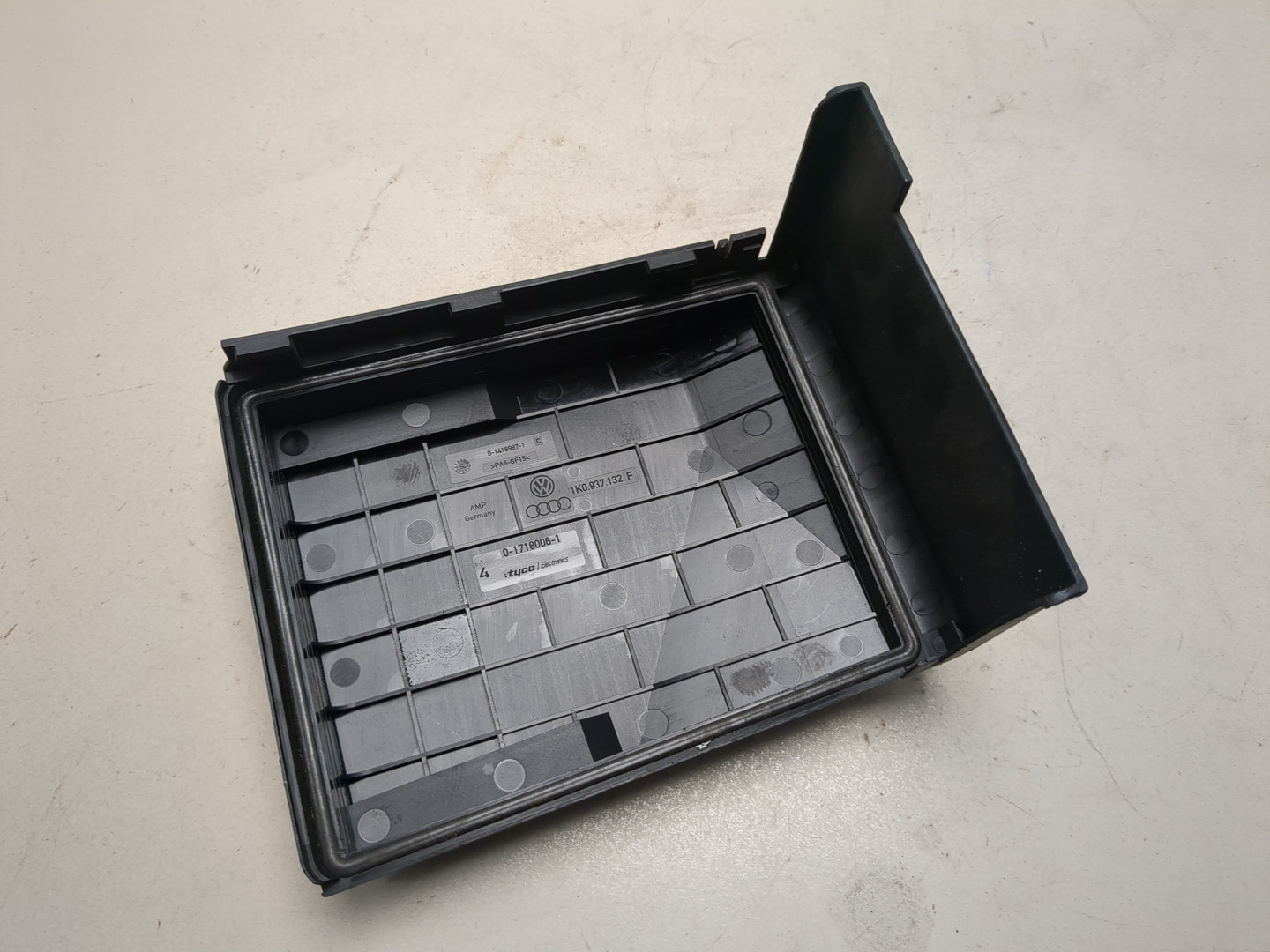 Корпус блока предохранителей