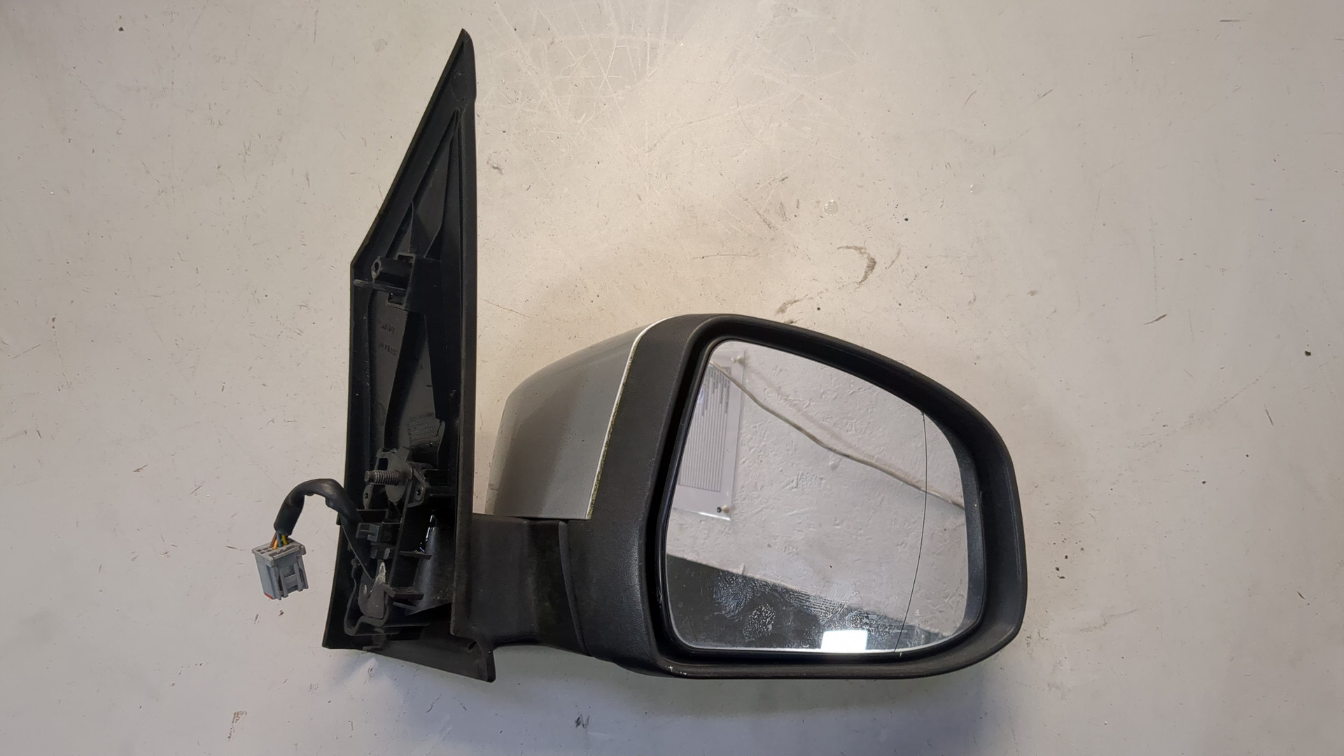 Зеркало правое электрическое