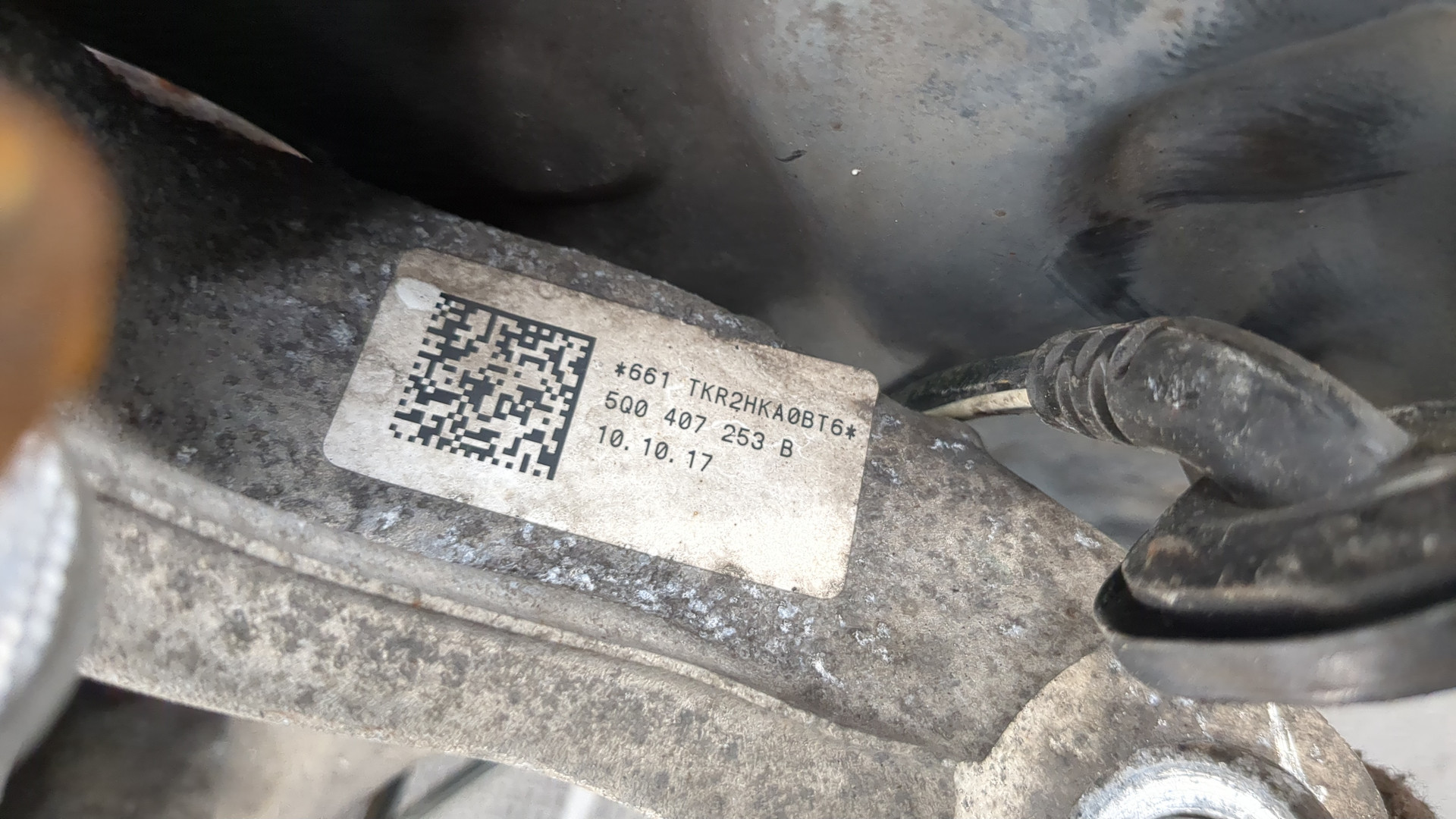 Кулак поворотный передний левый