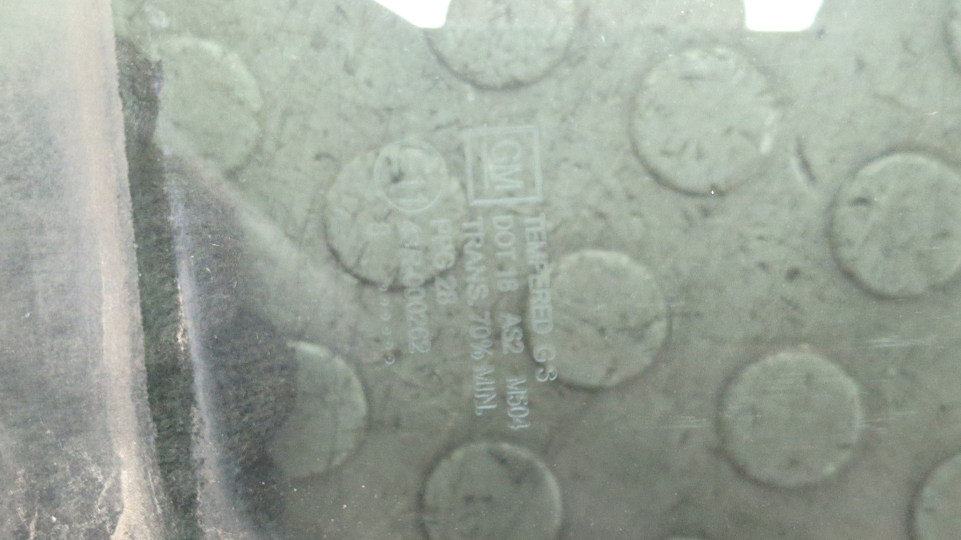 Стекло двери передней левой