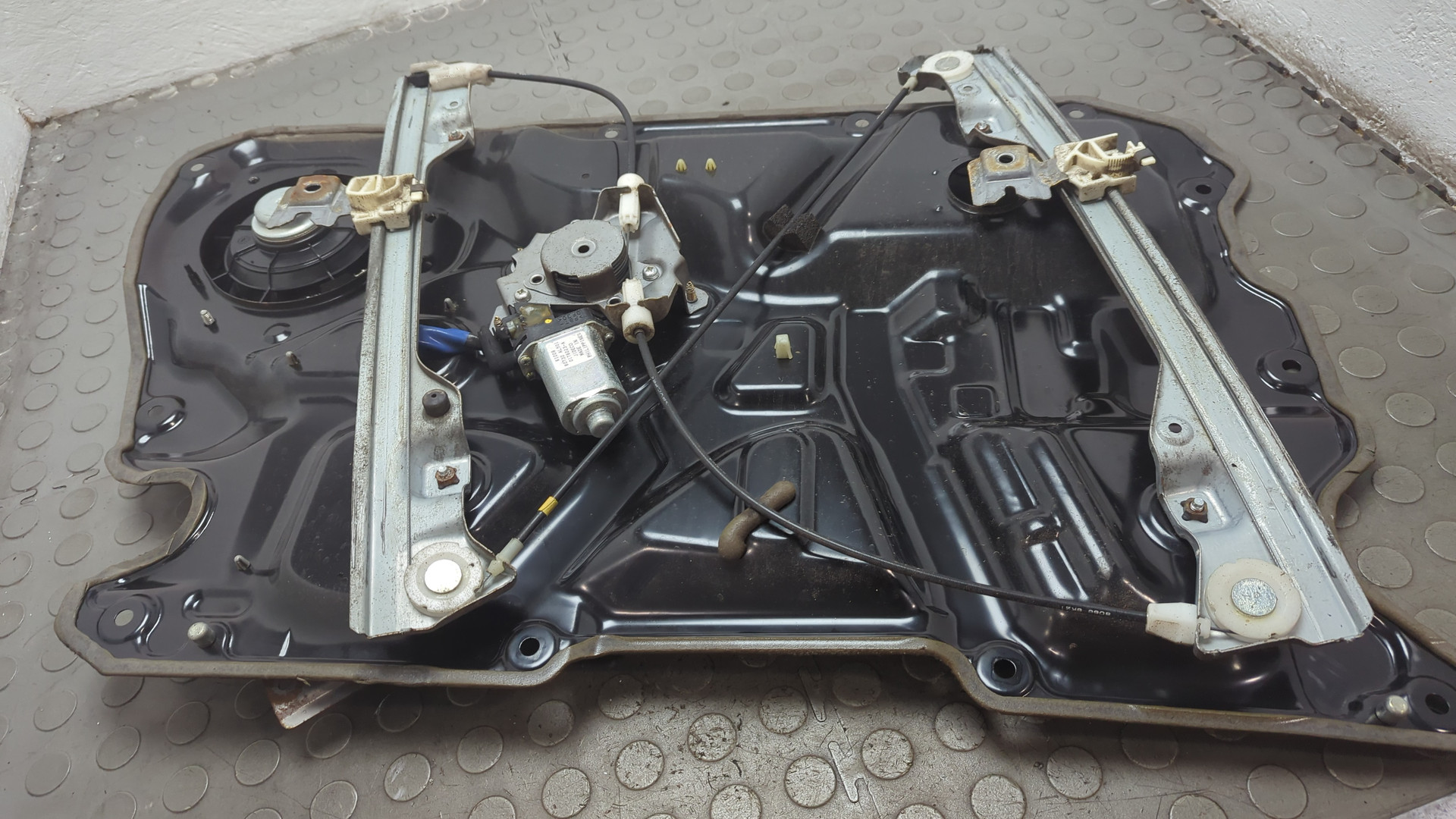 Стеклоподъемник электр. передний правый