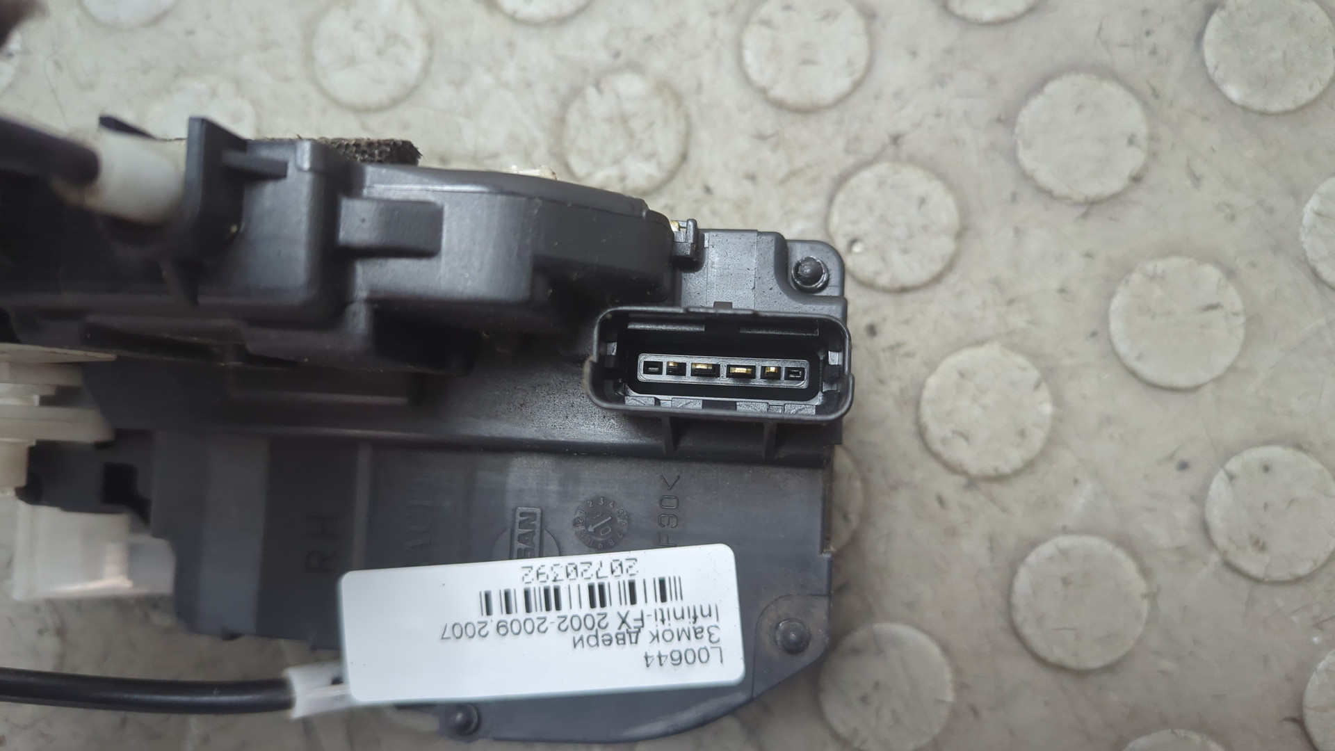 Замок двери передней правой