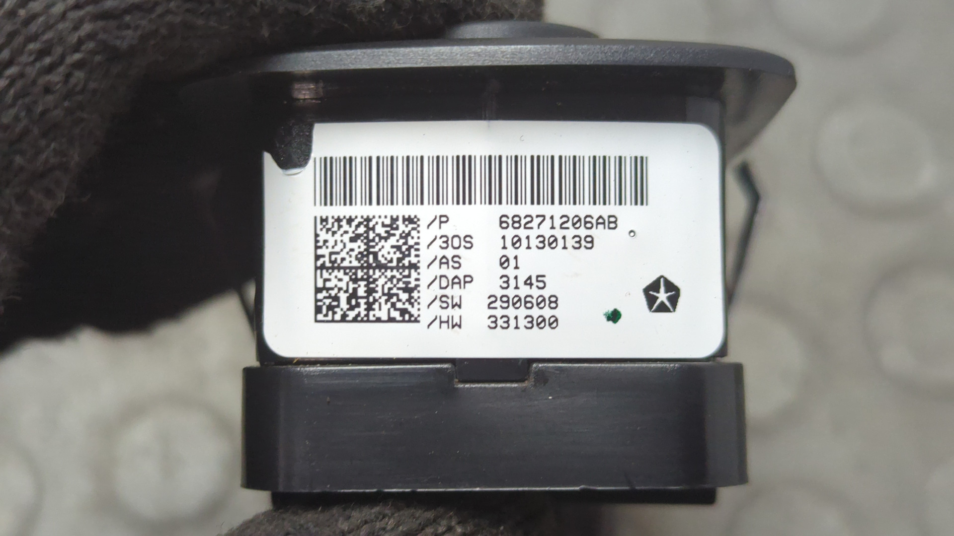 Кнопка стеклоподъемника