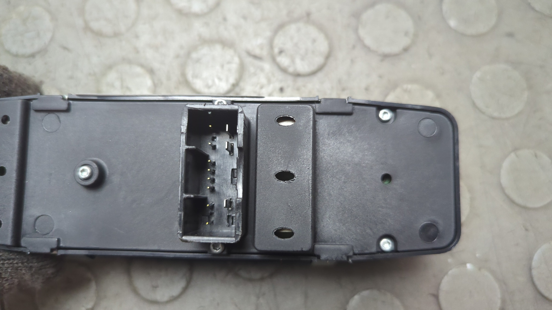 Кнопка стеклоподъемника