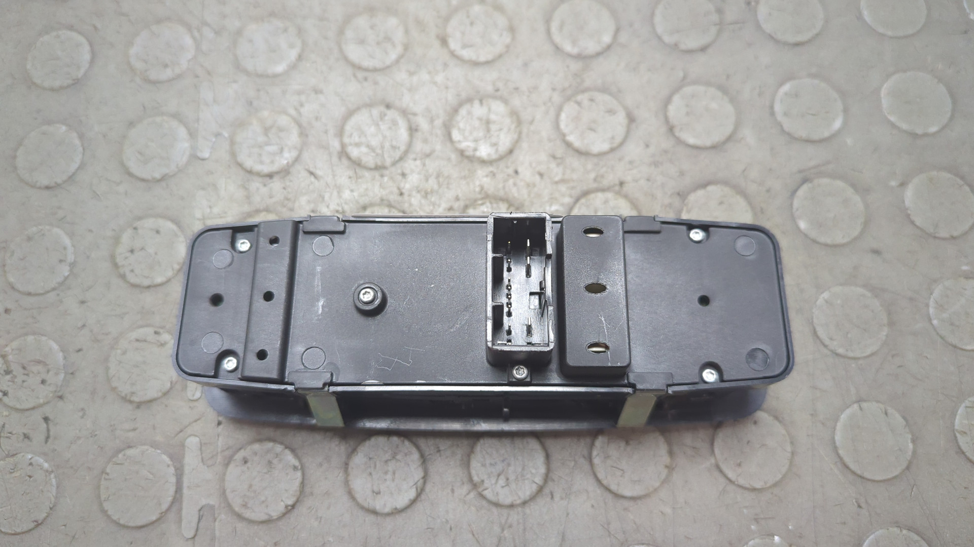 Кнопка стеклоподъемника