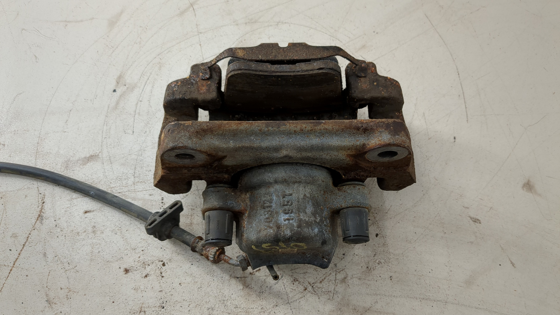 Суппорт передний левый