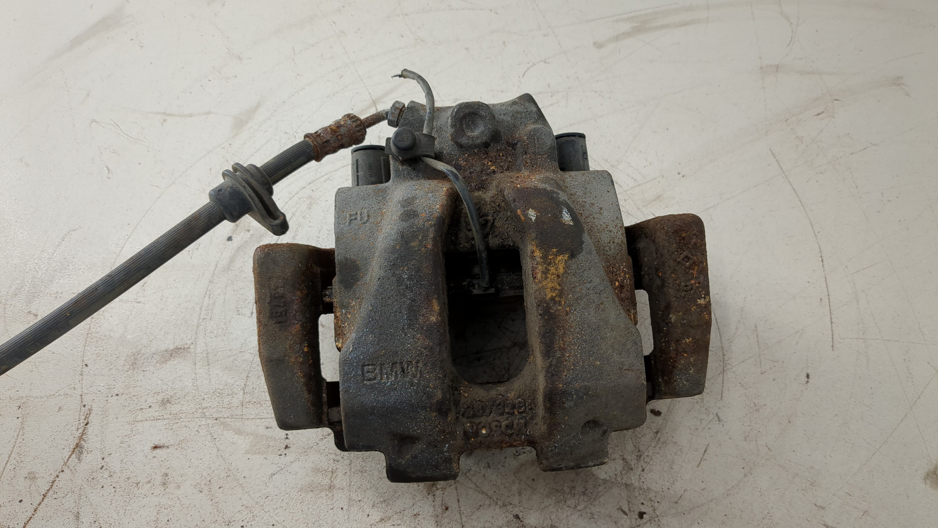 Суппорт передний левый