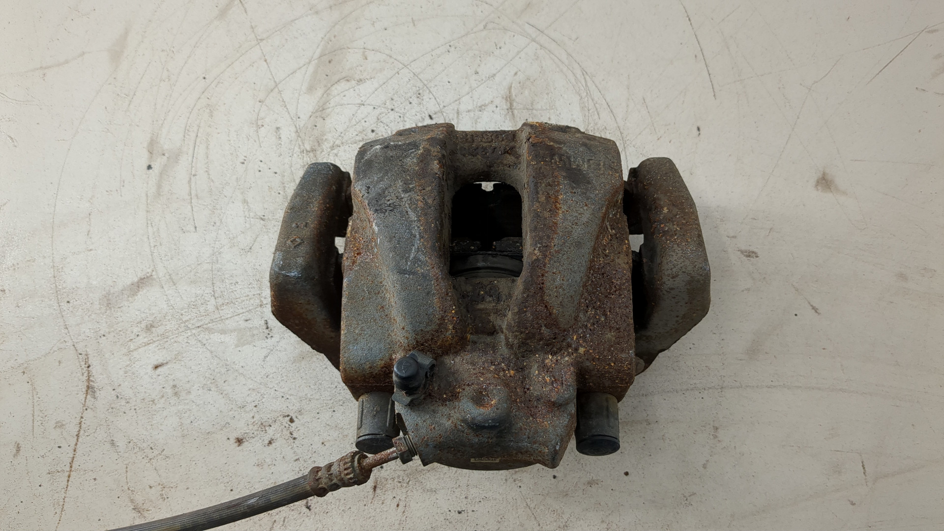 Суппорт передний правый