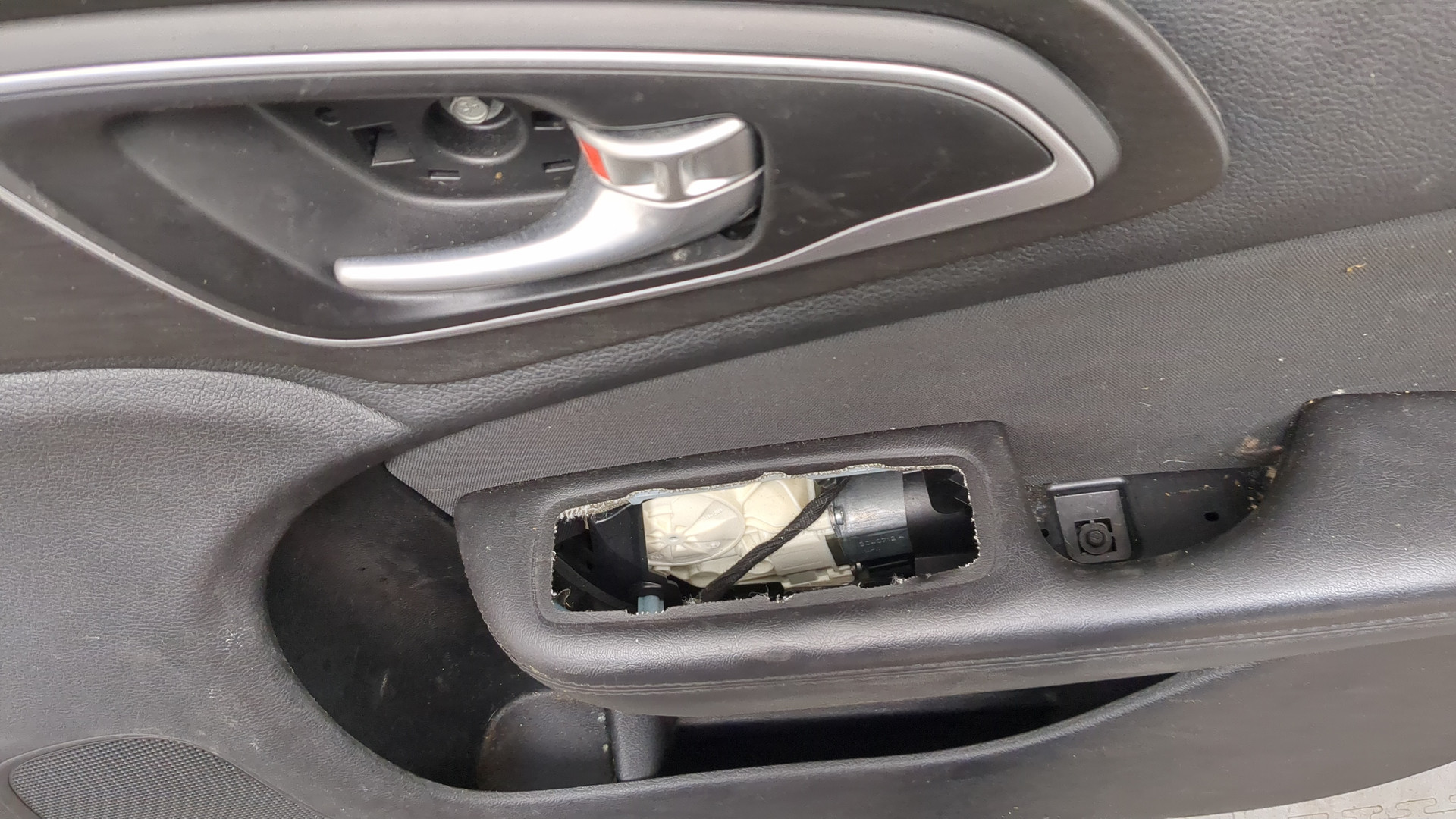 Дверь передняя правая