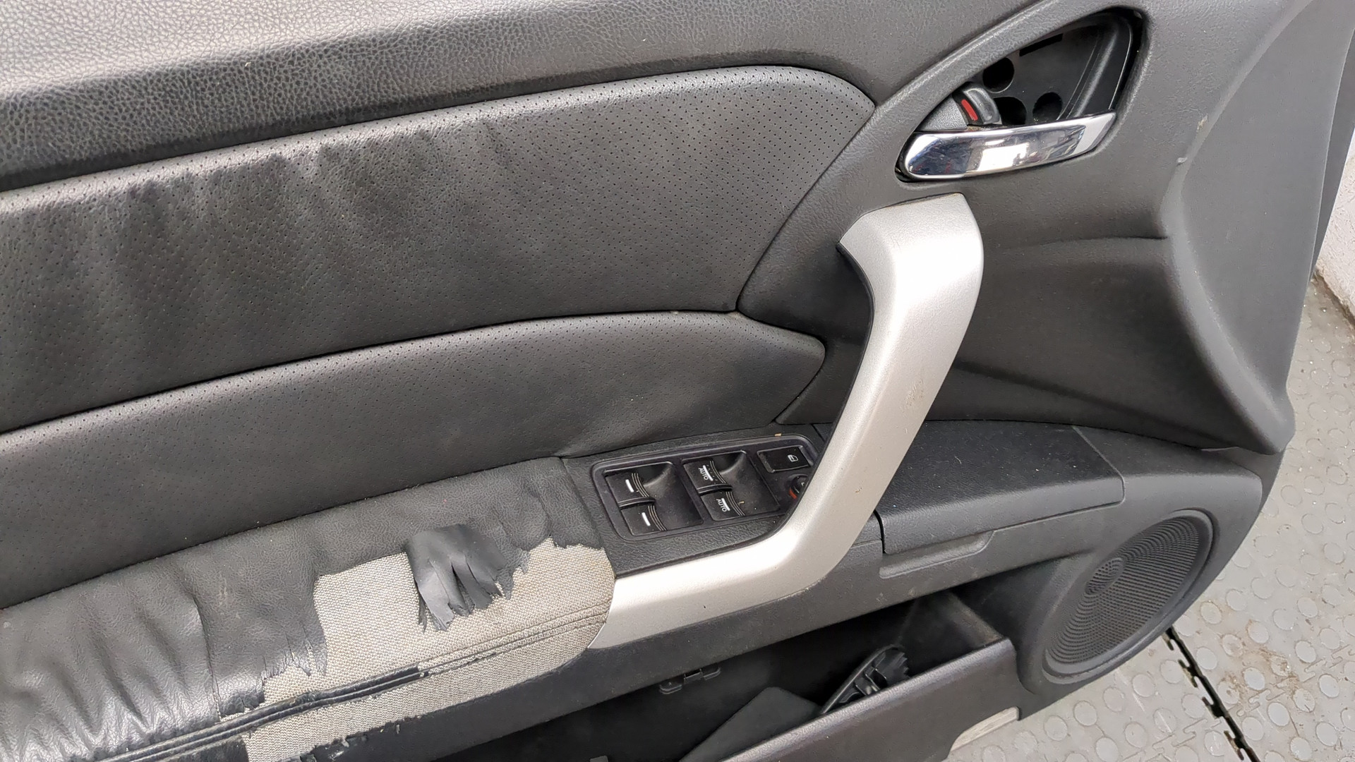 Дверь передняя левая