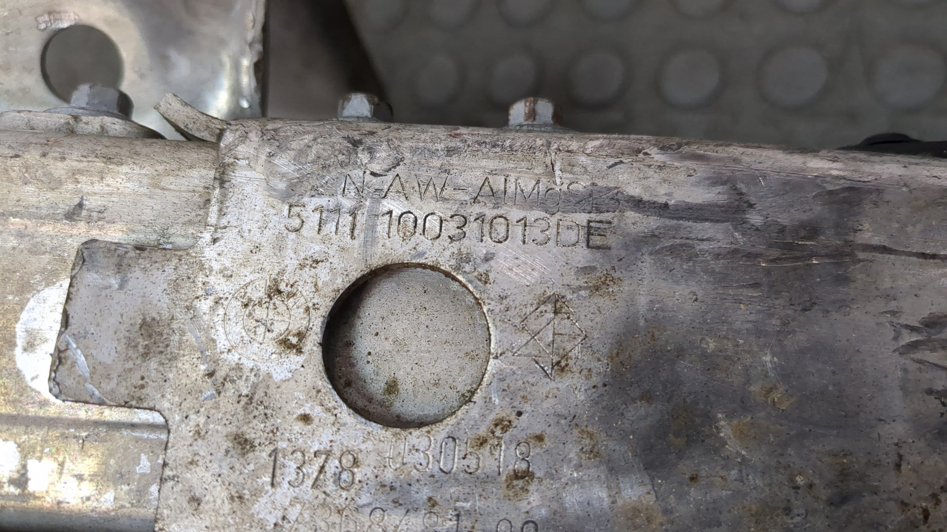 Усилитель переднего бампера