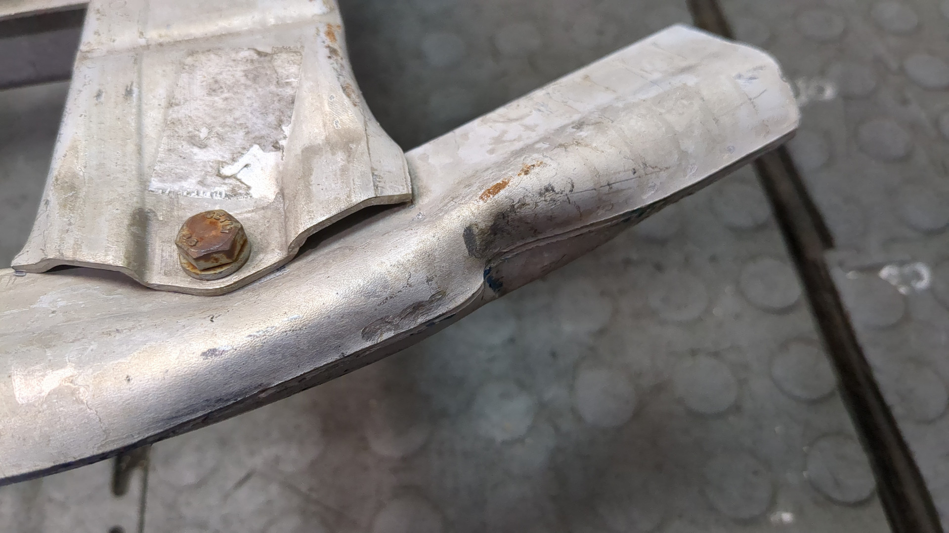 Усилитель переднего бампера