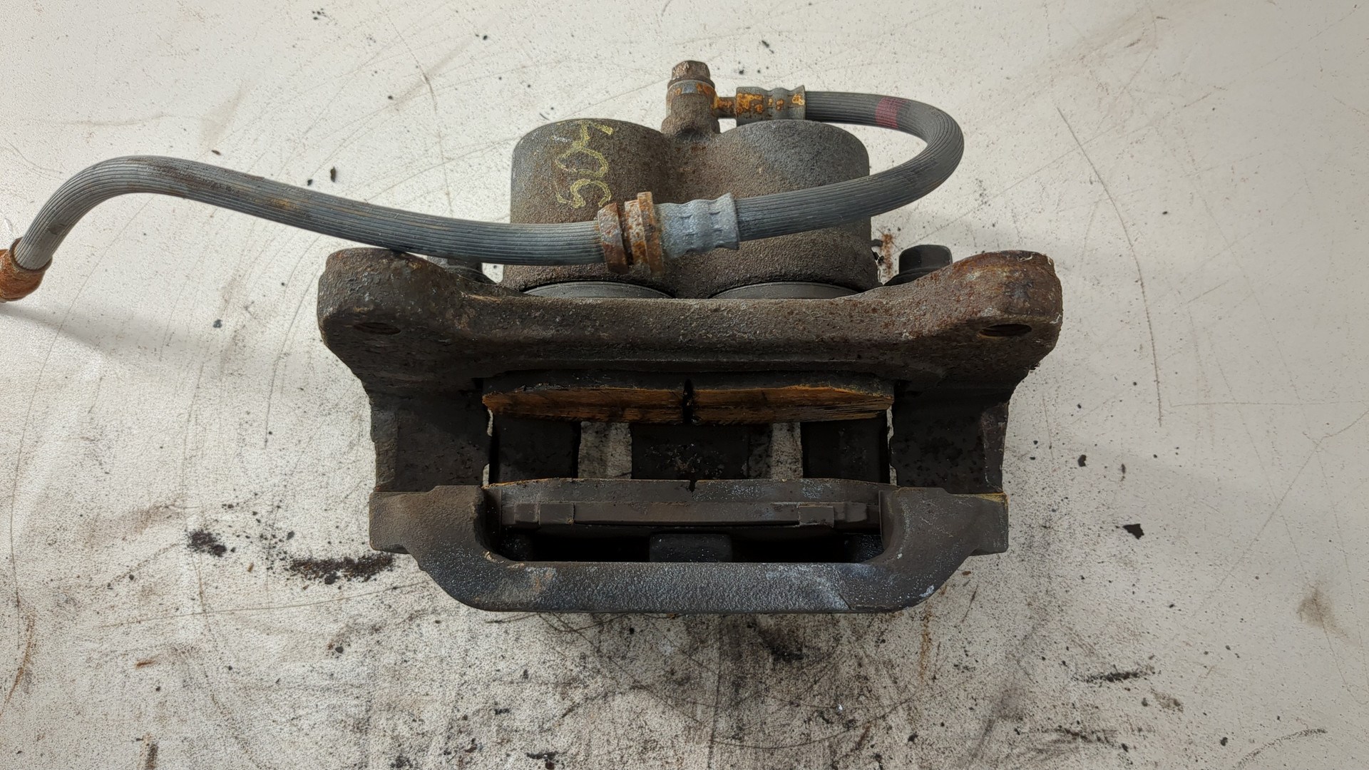 Суппорт передний левый