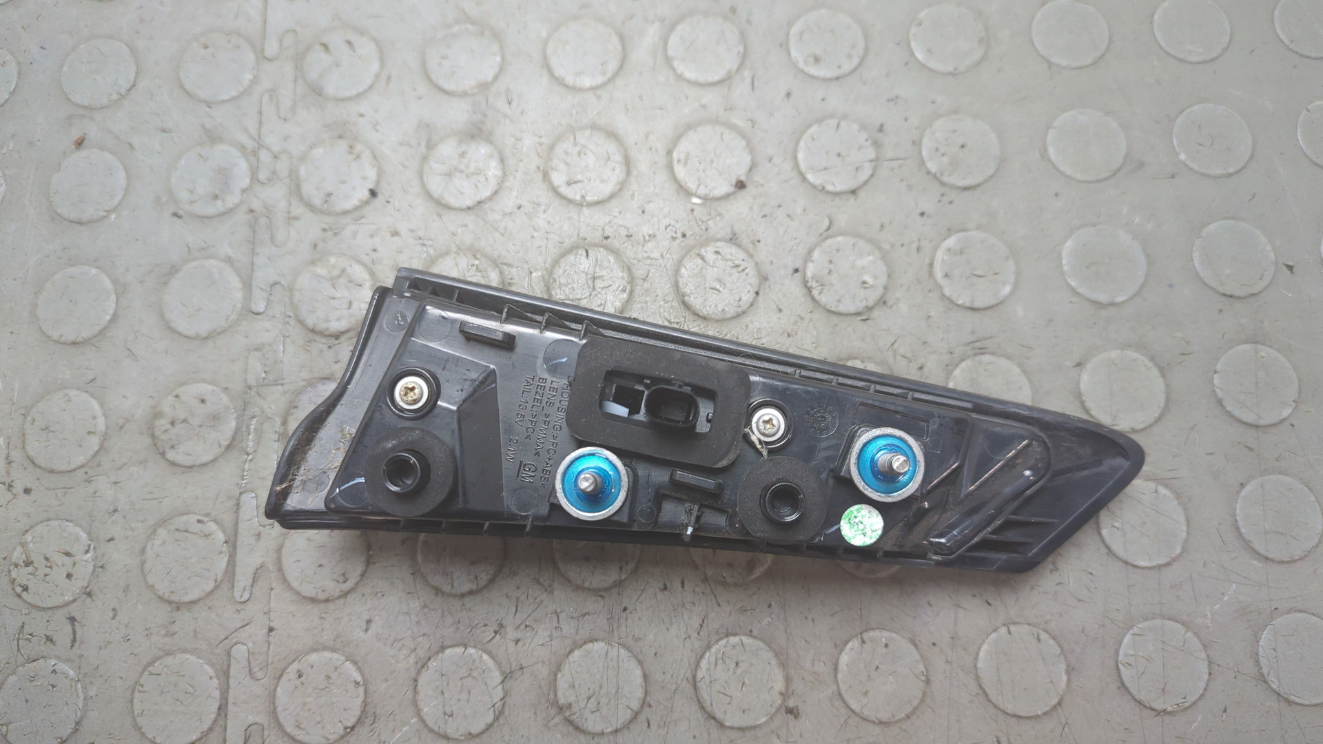 Фонарь задний внутренний левый