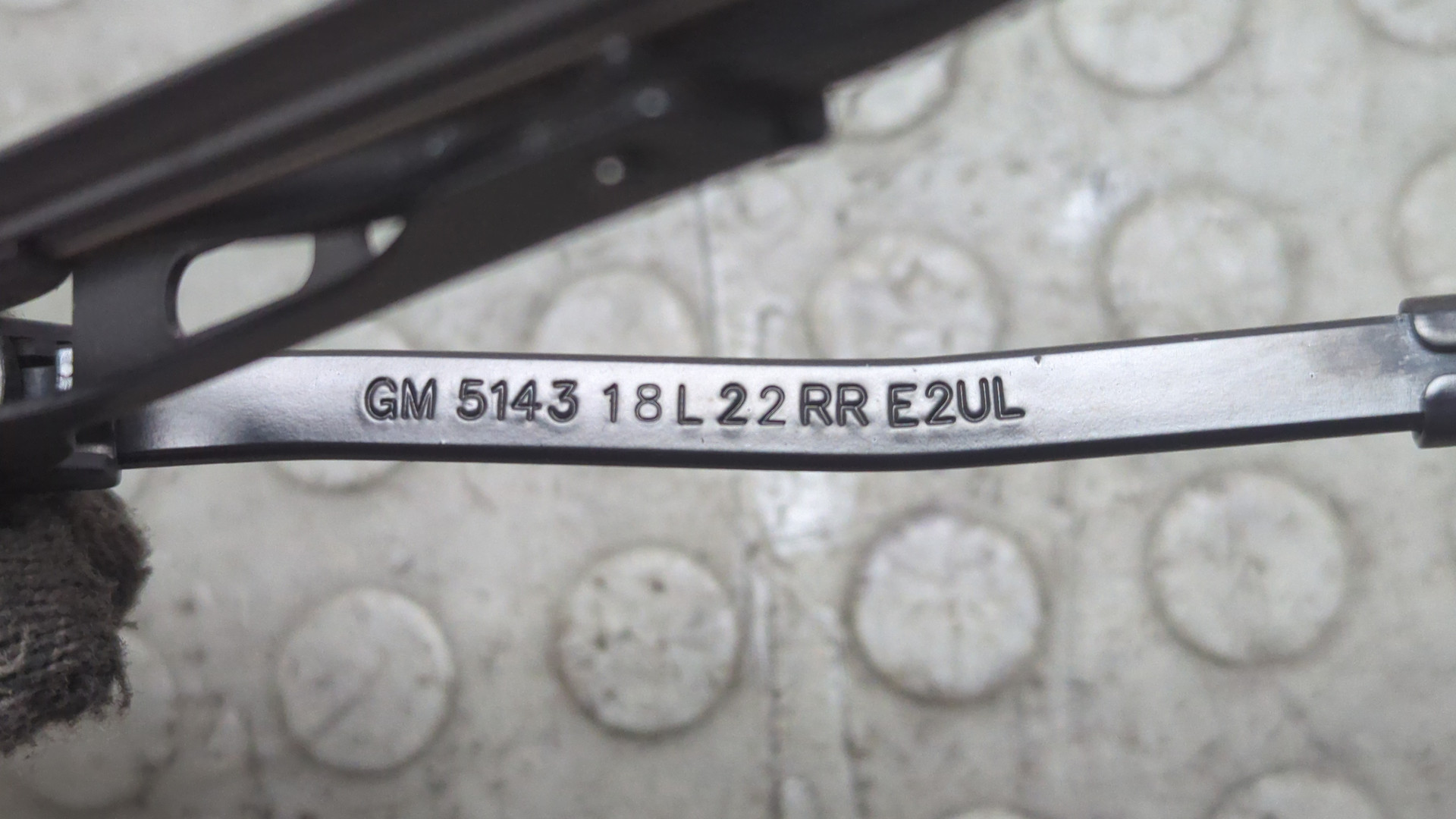 Поводок стеклоочистителя заднего