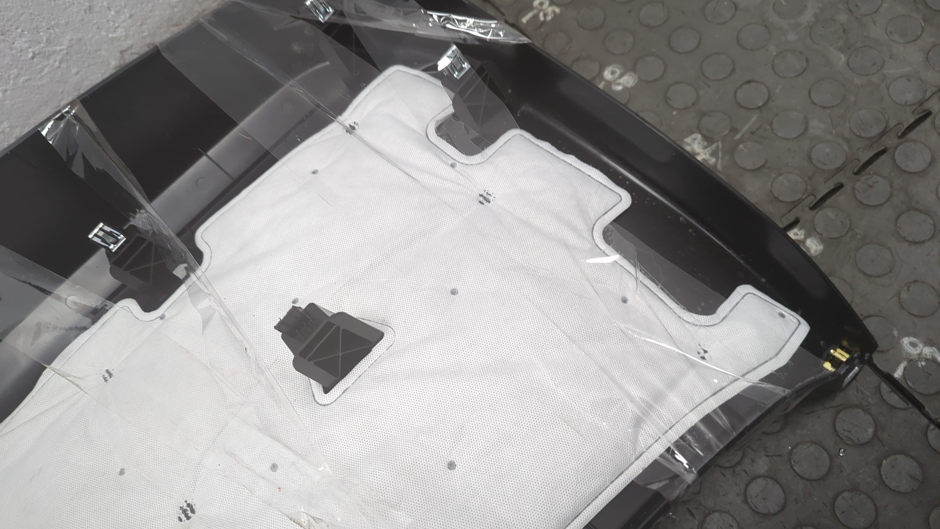 Обшивка двери багажника