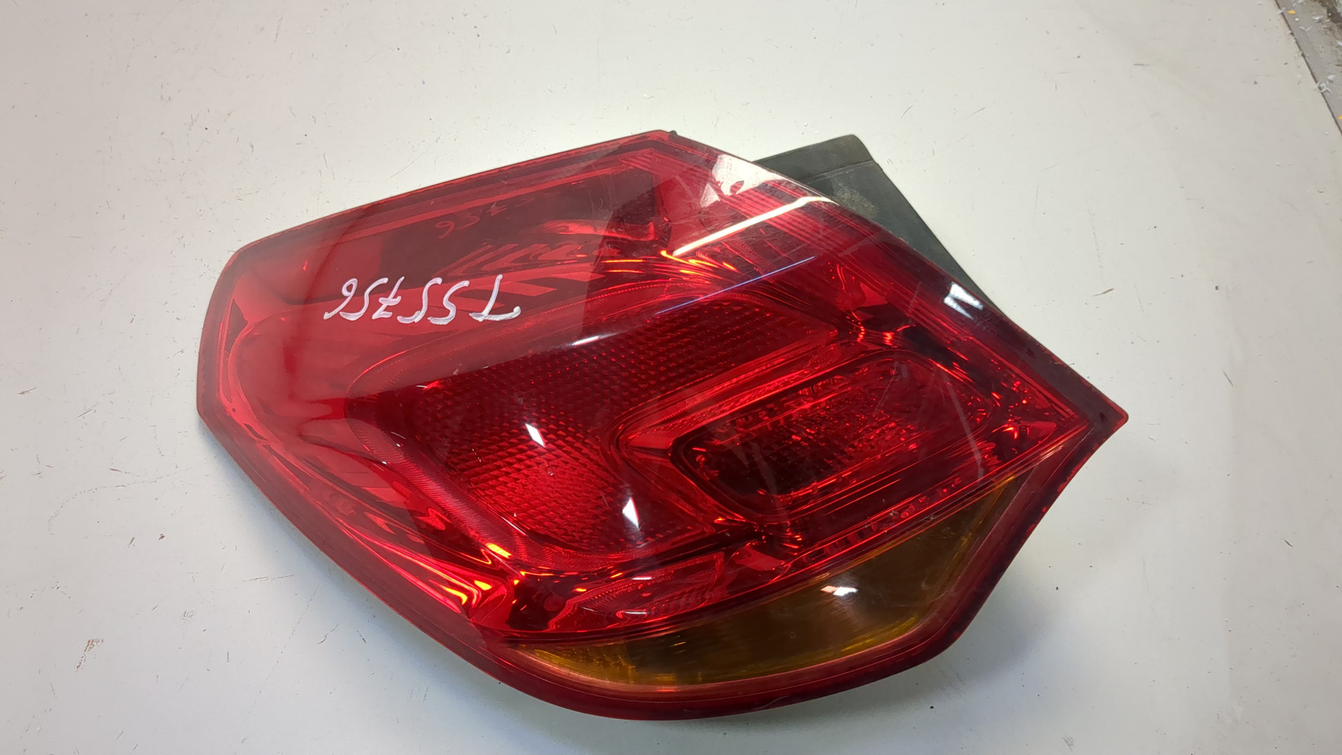 Фонарь задний левый