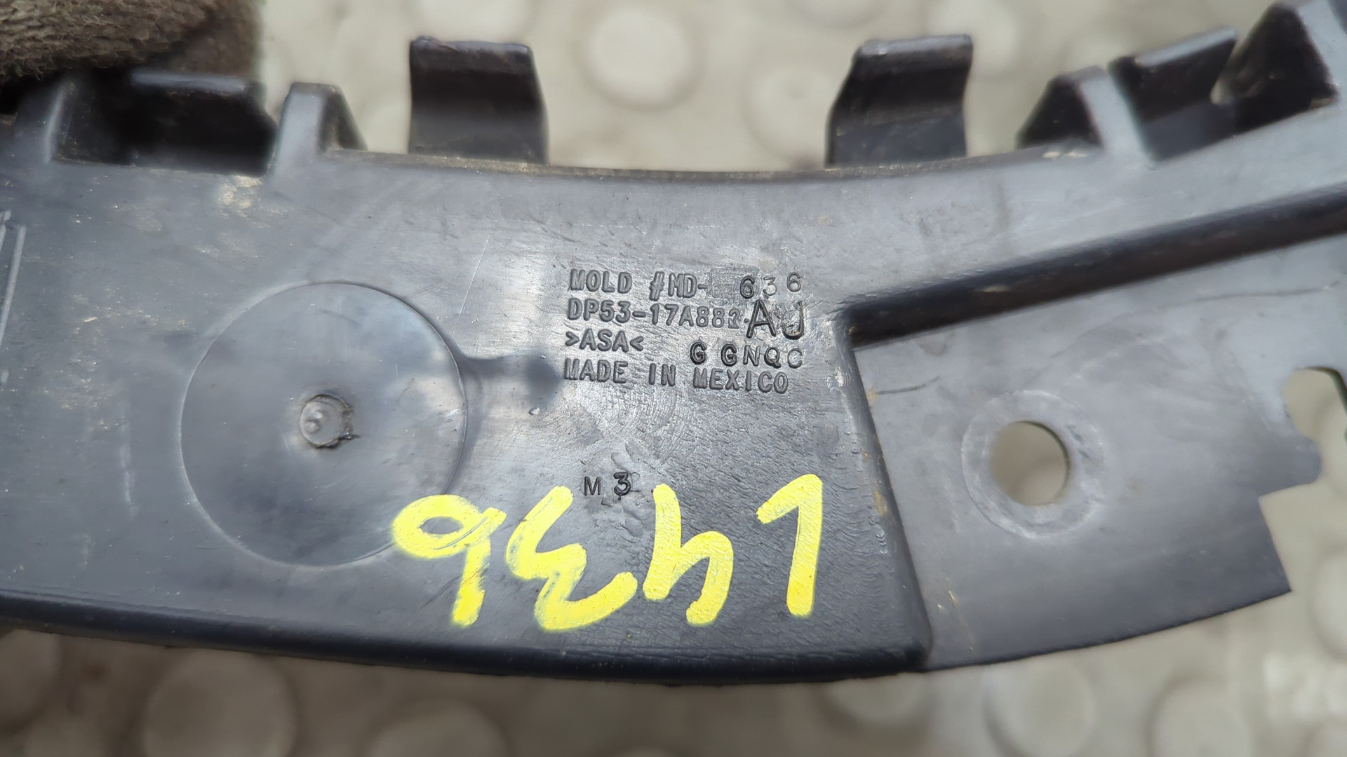 Кронштейн заднего бампера левый