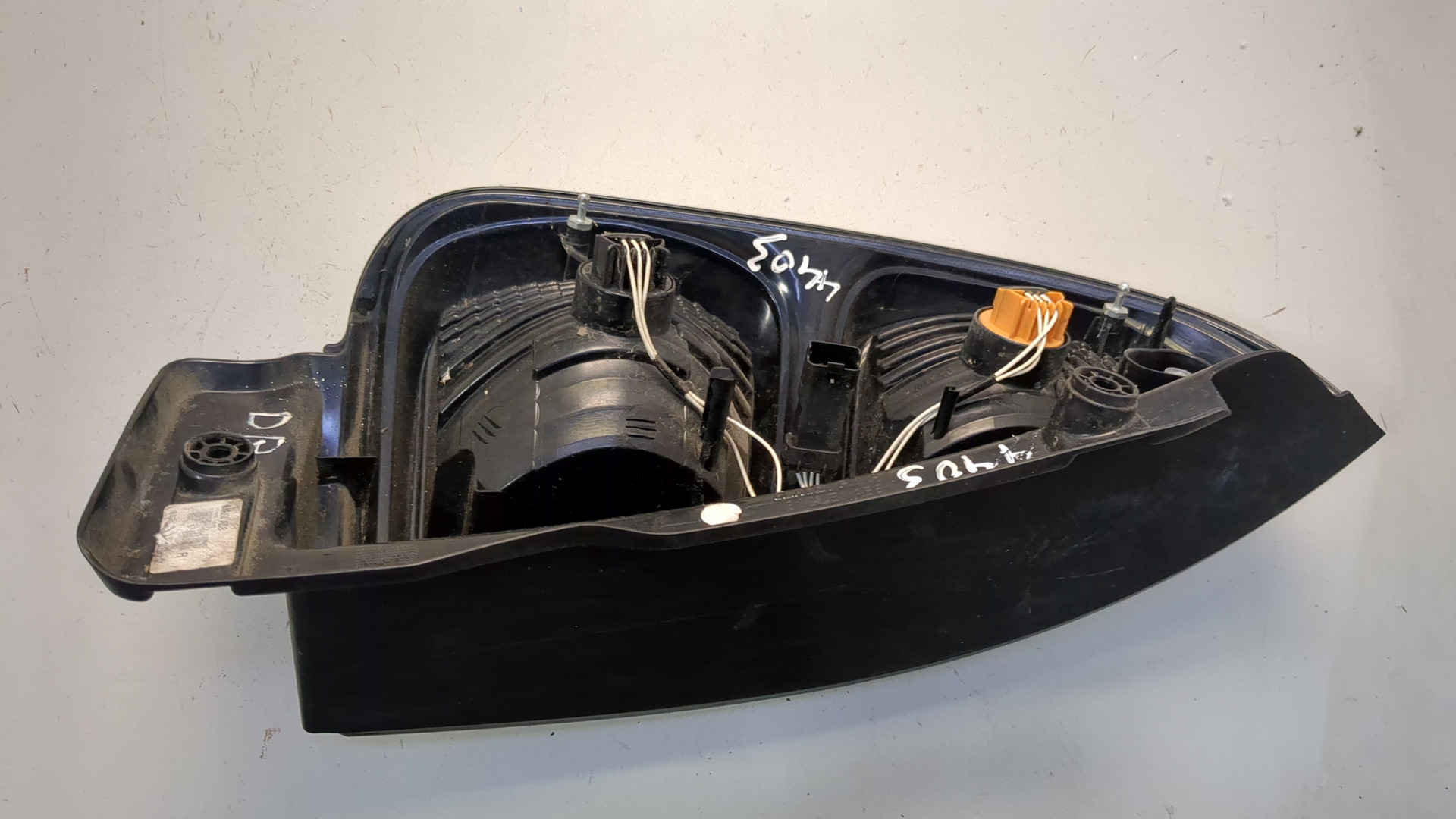 Фонарь задний правый