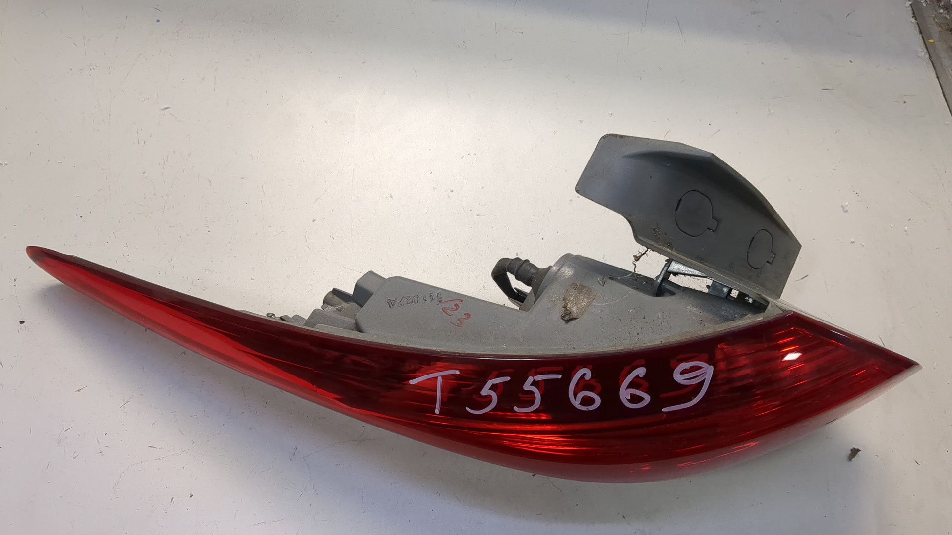 Фонарь задний левый