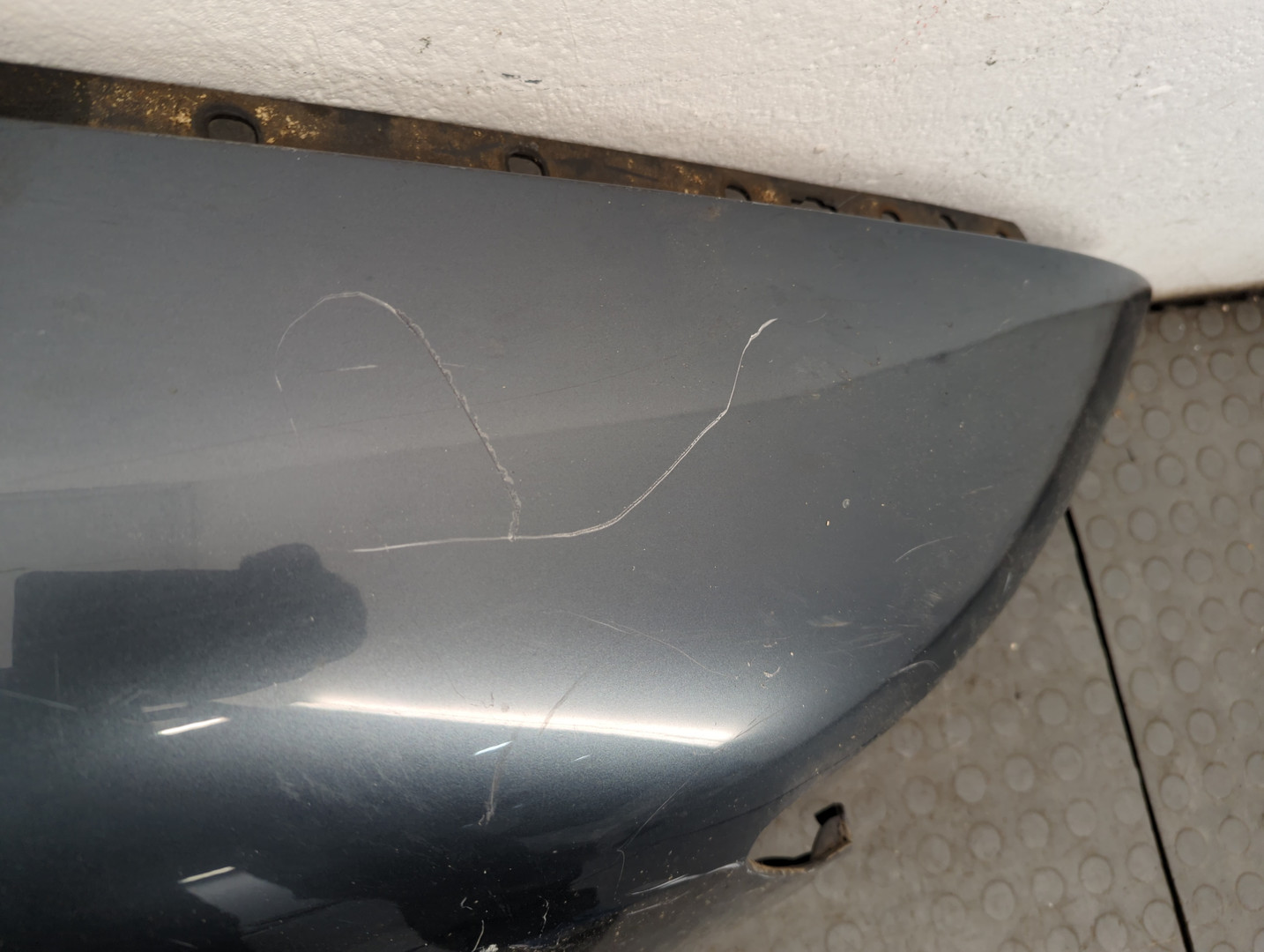 Крыло переднее правое