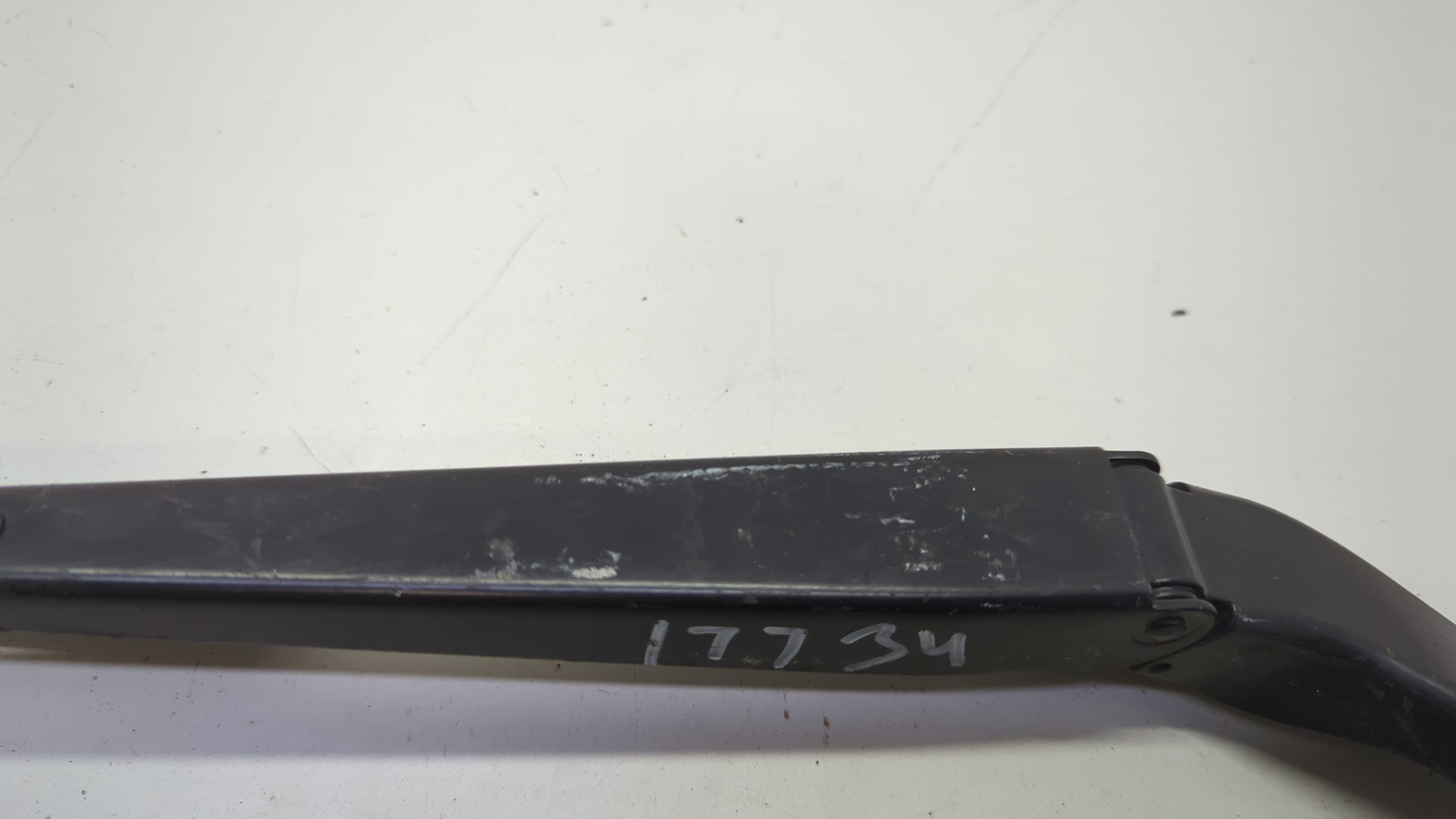 Поводок стеклоочистителя передний правый