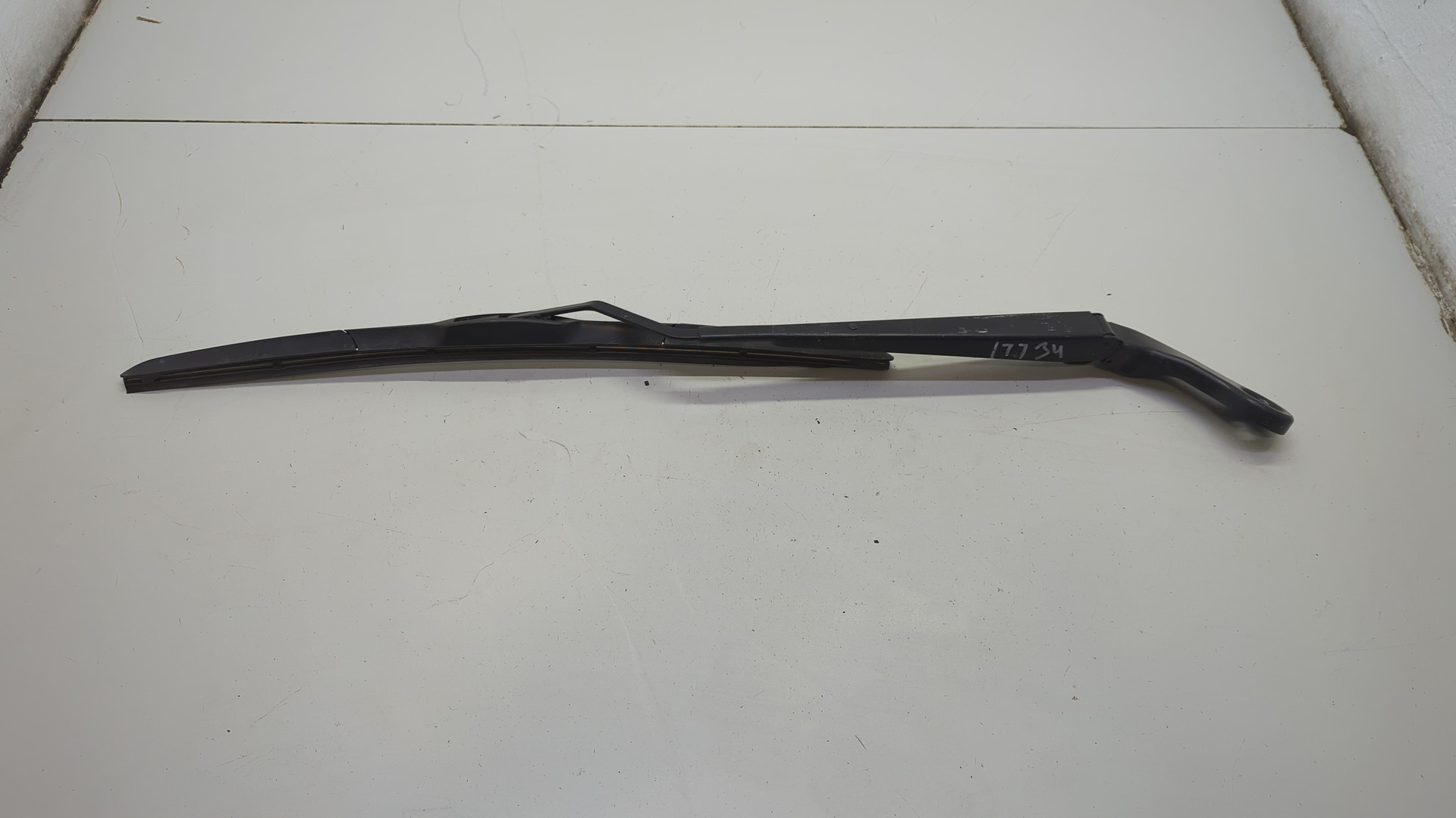 Поводок стеклоочистителя передний правый