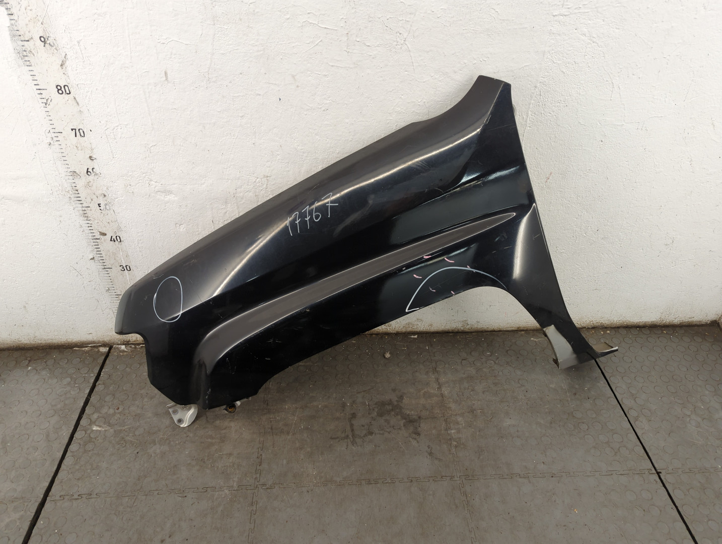 Крыло переднее левое