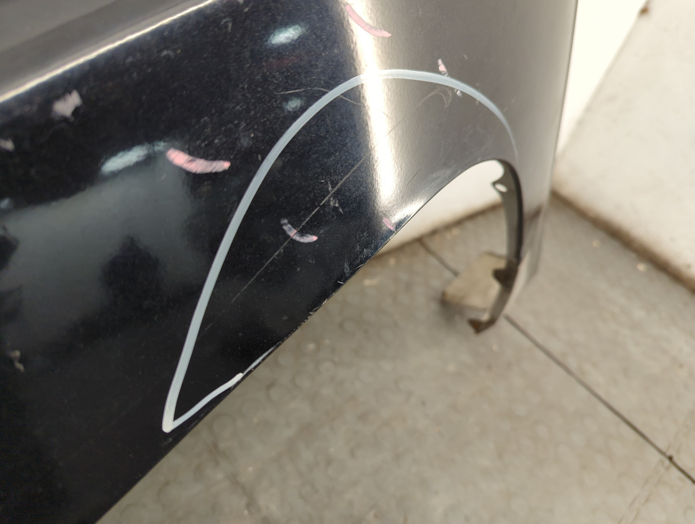 Крыло переднее левое