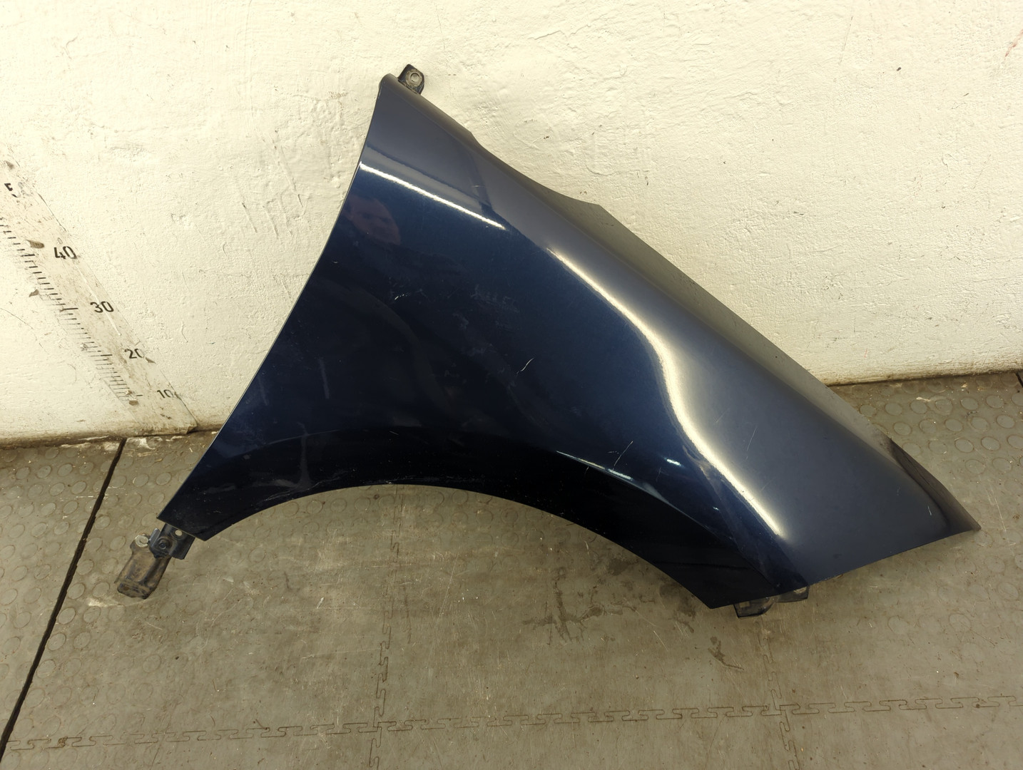 Крыло переднее правое