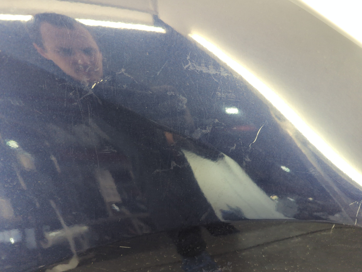 Крыло переднее правое