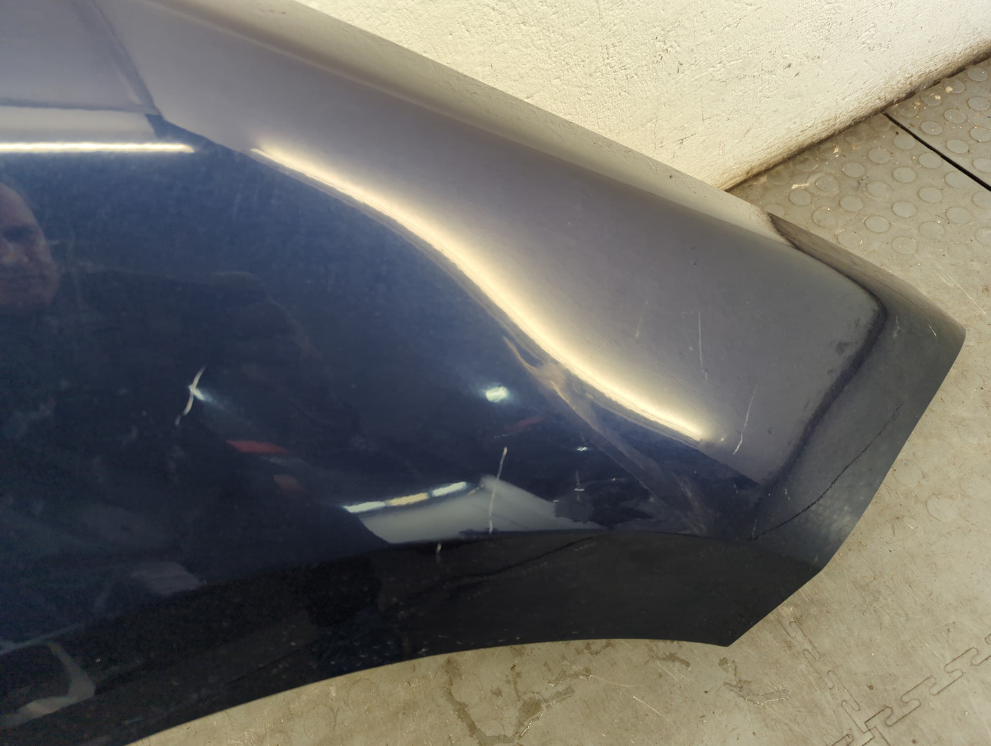 Крыло переднее правое