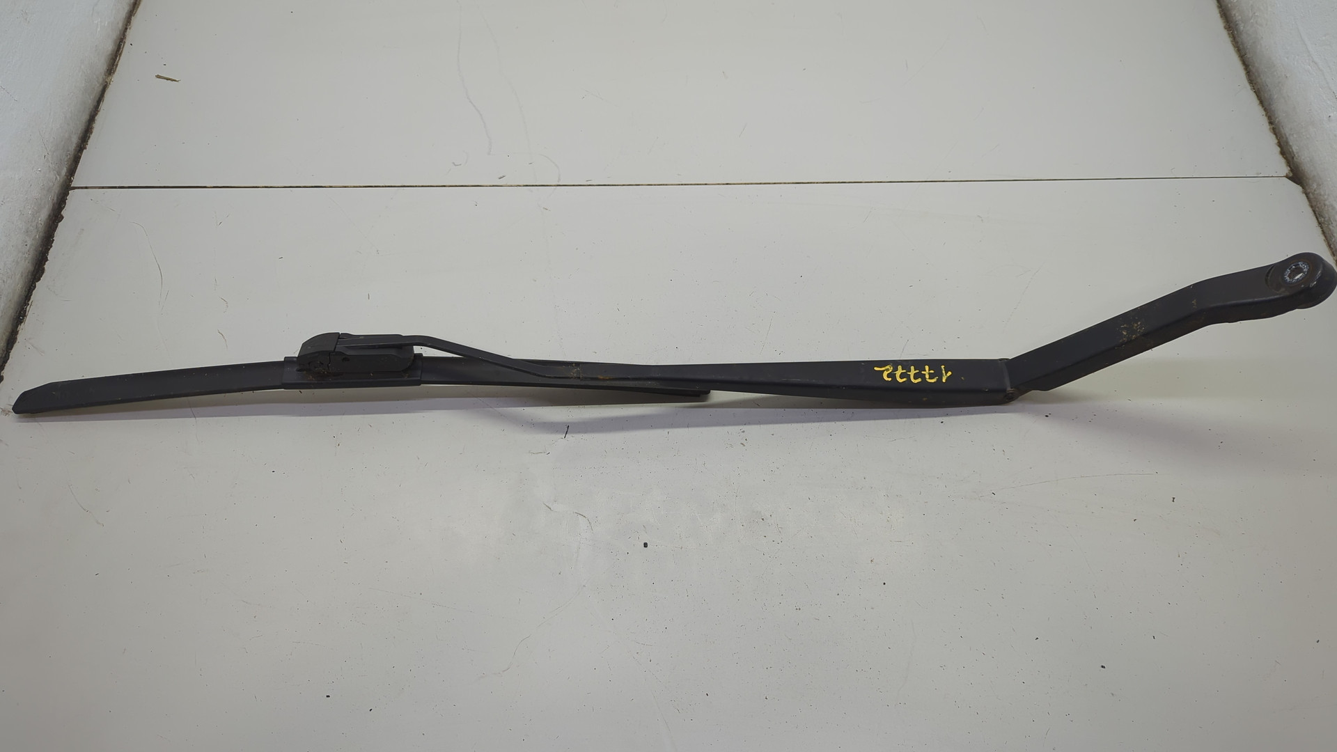 Поводок стеклоочистителя передний правый