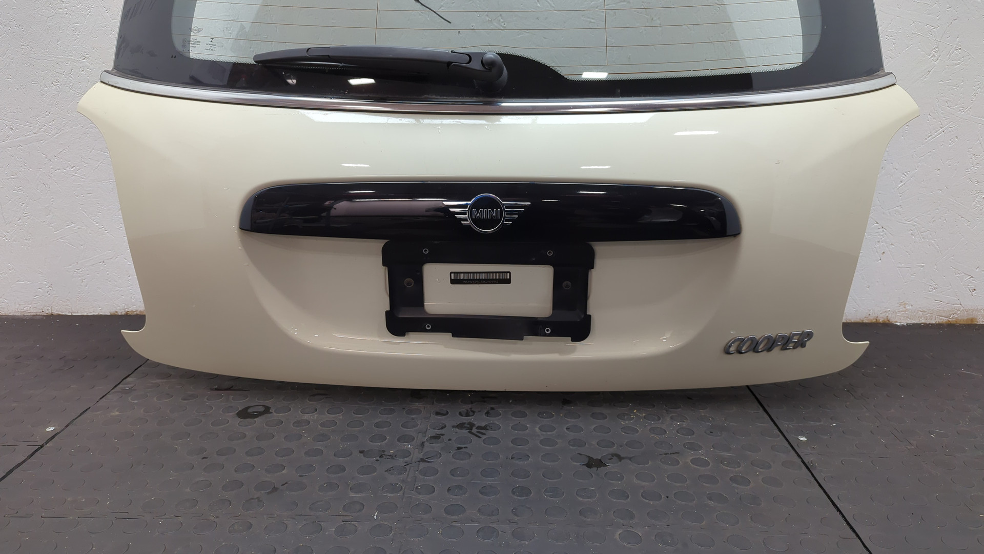 Дверь багажника