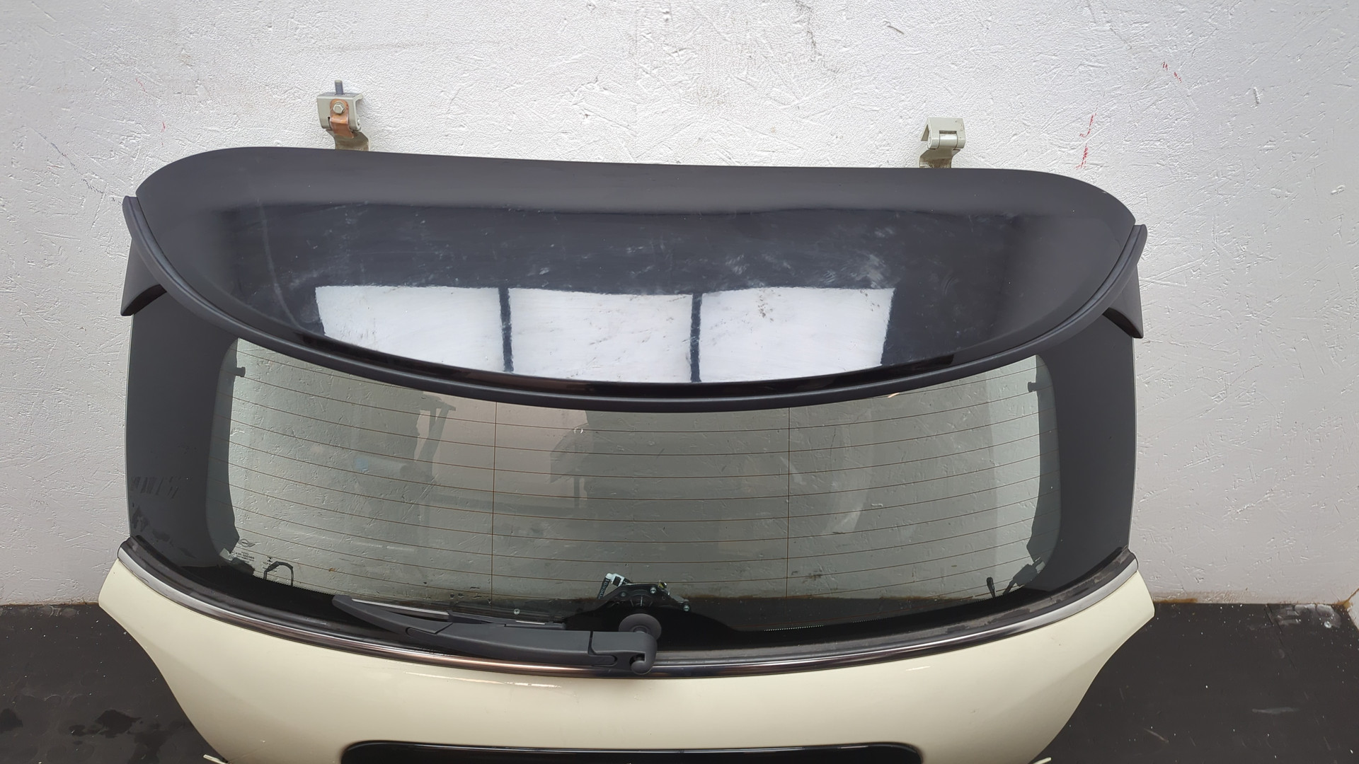 Дверь багажника