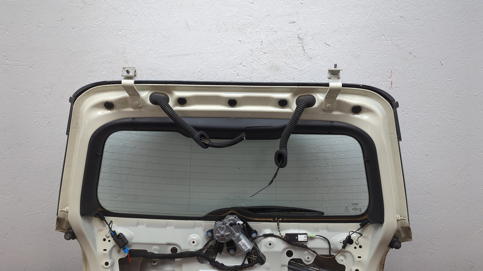 Дверь багажника