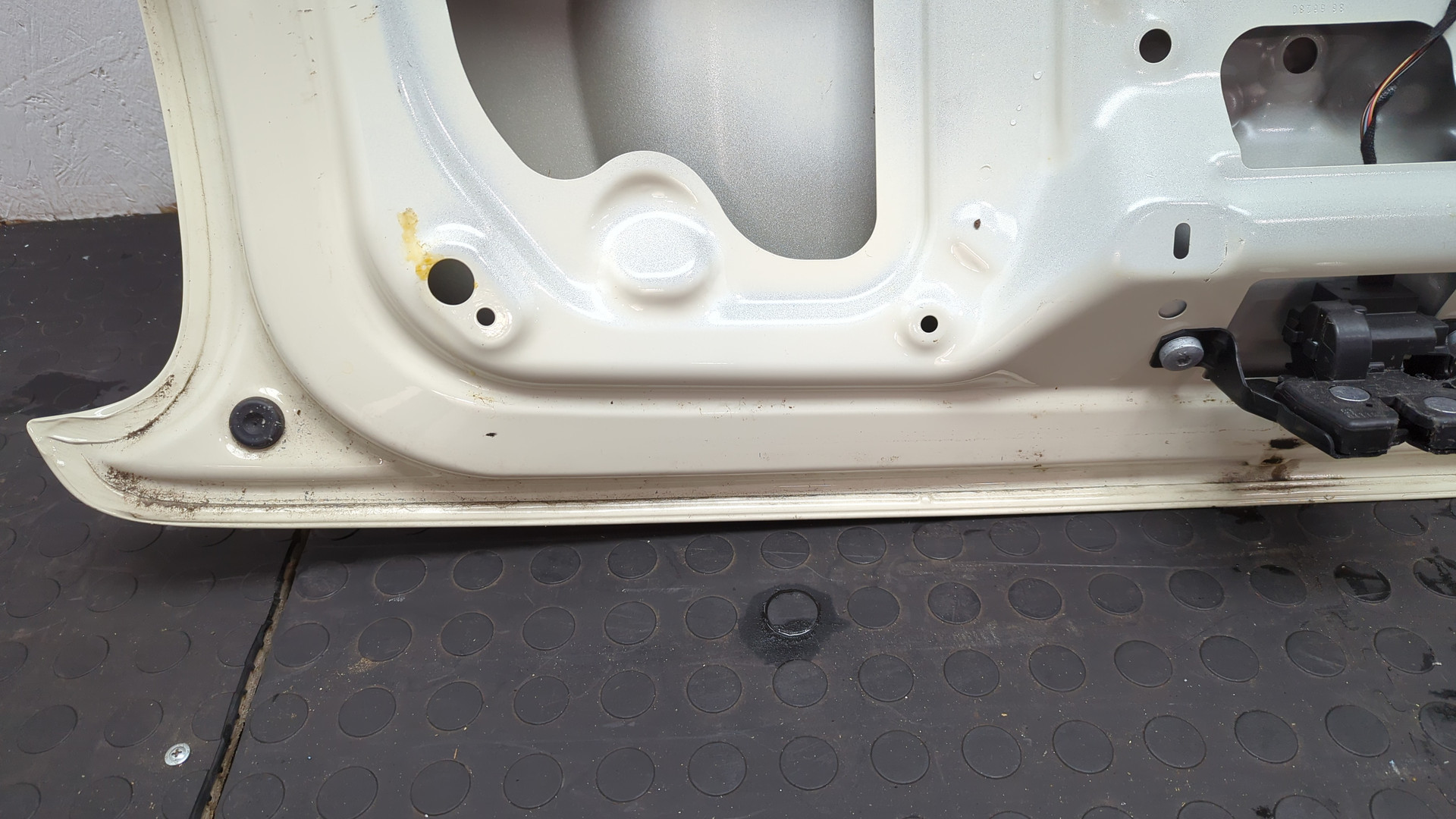 Дверь багажника