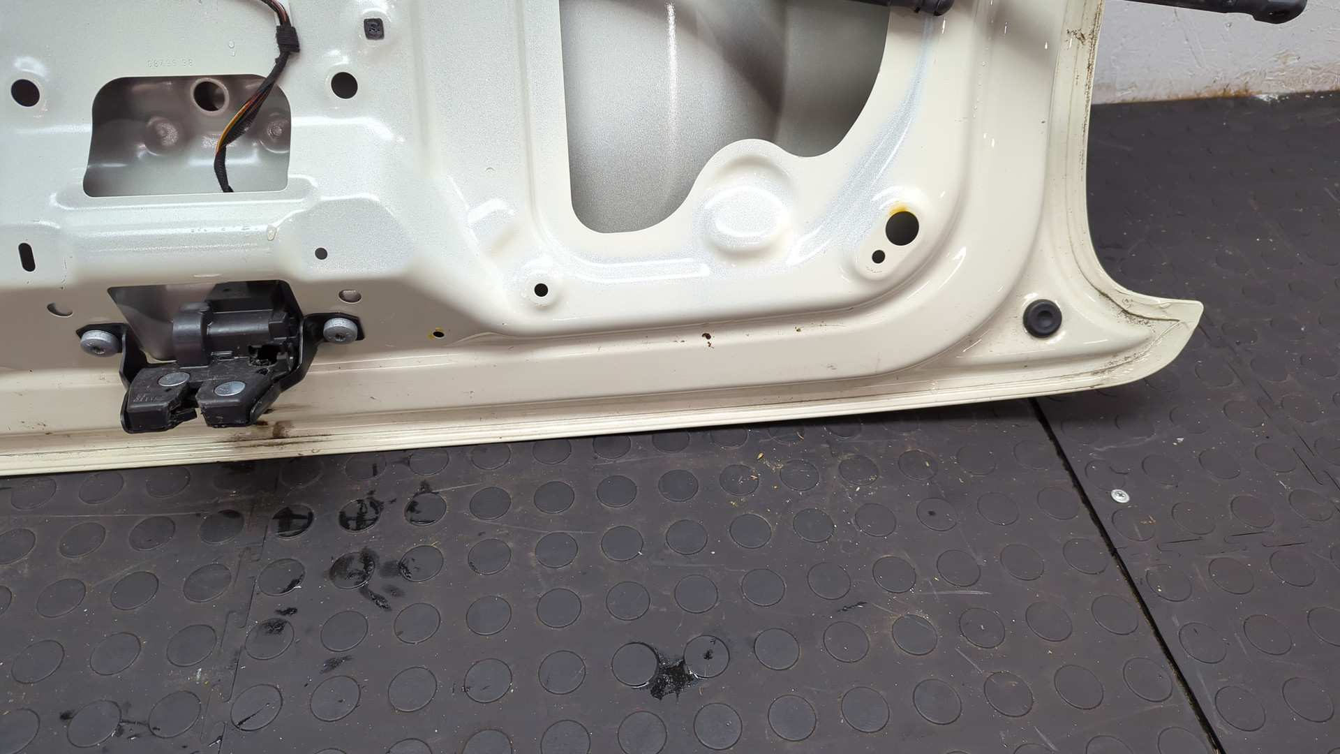 Дверь багажника