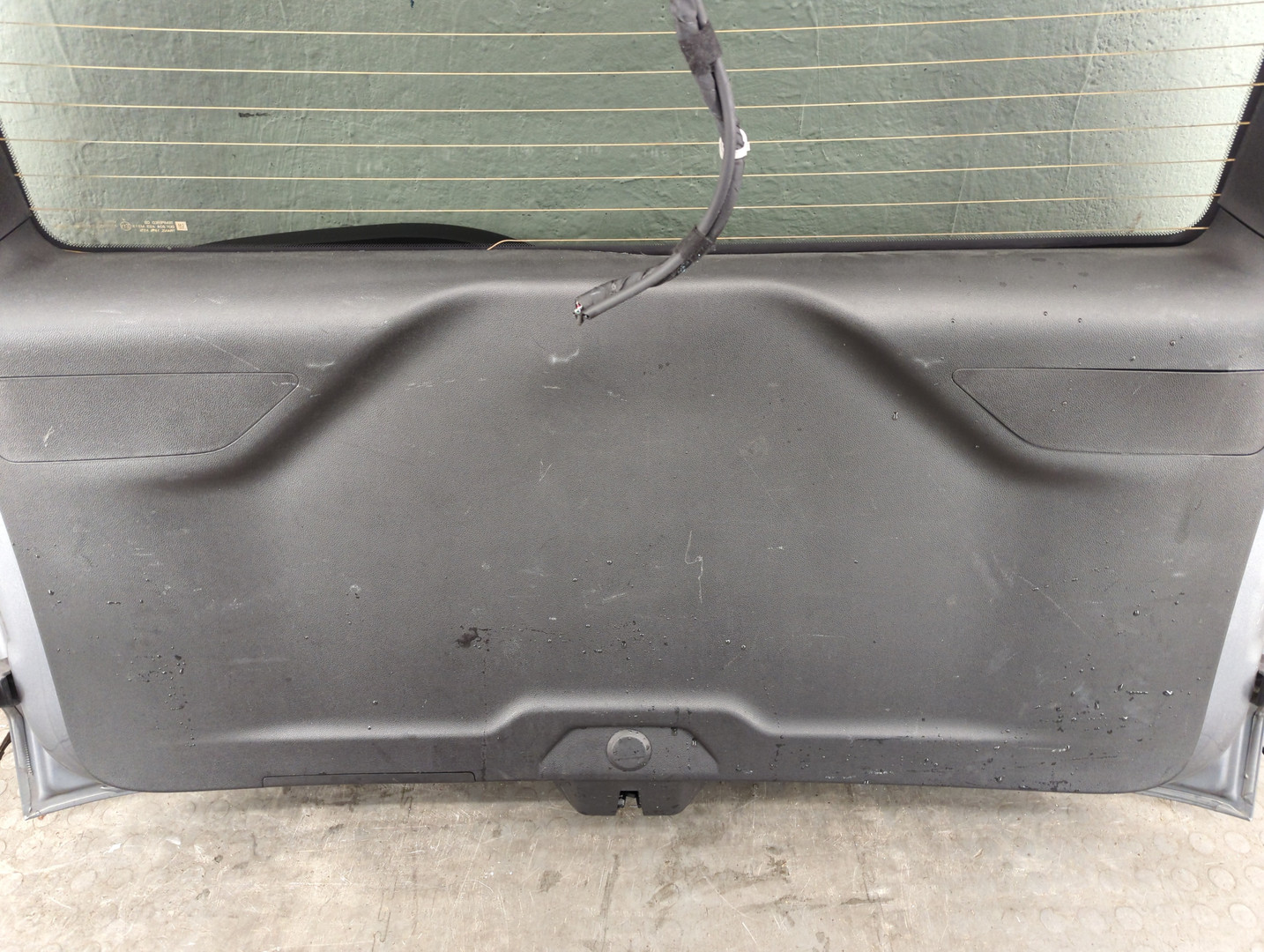 Дверь багажника