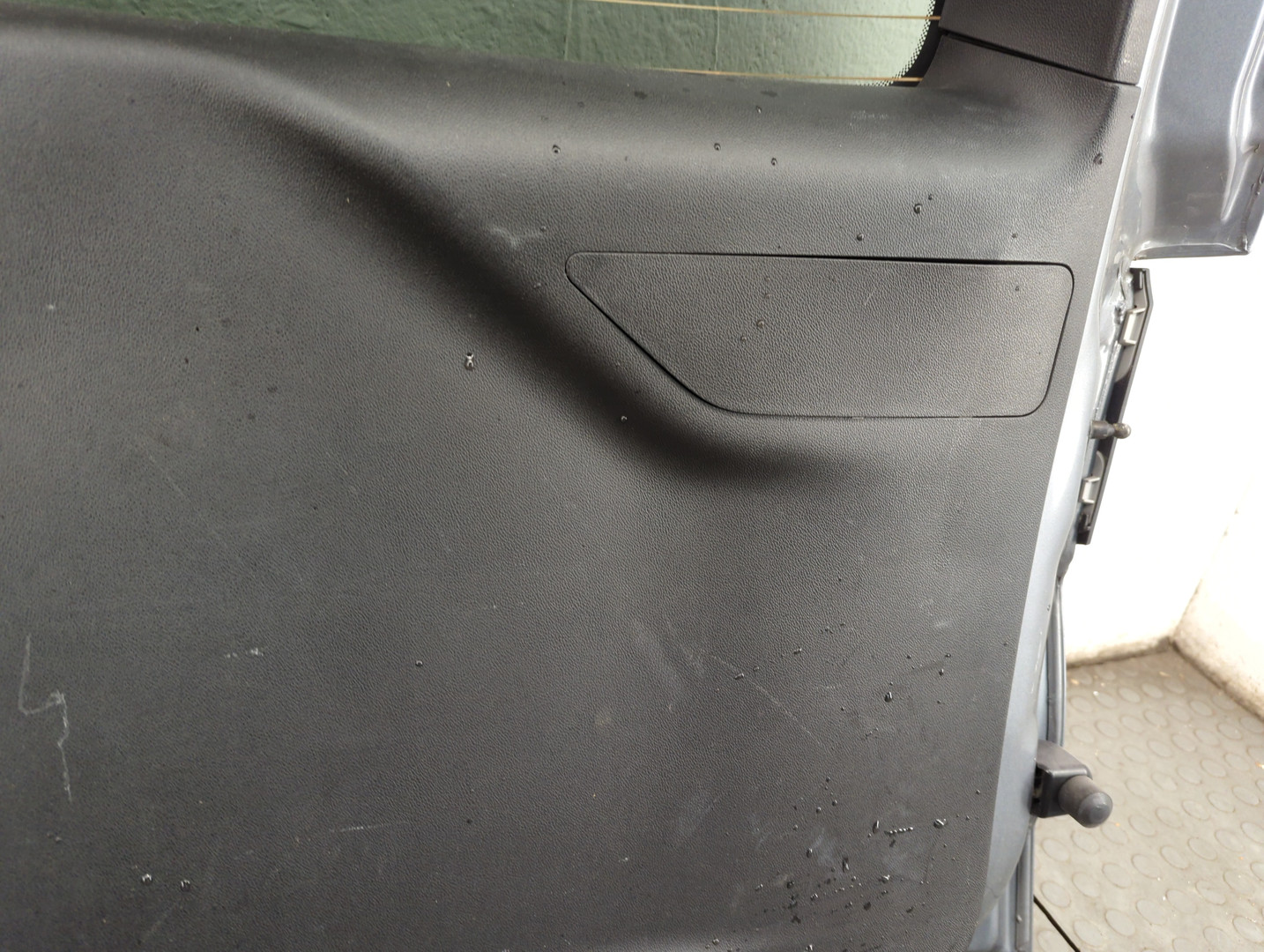 Дверь багажника