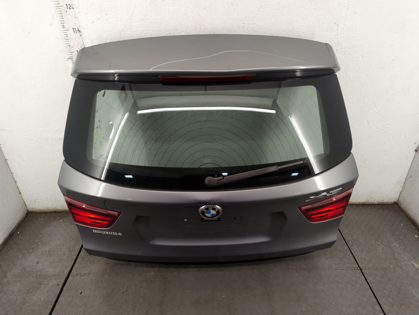 Дверь багажника