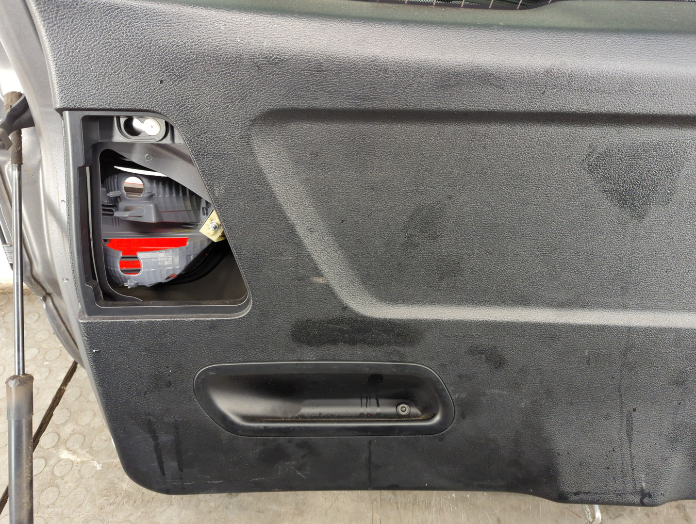 Дверь багажника