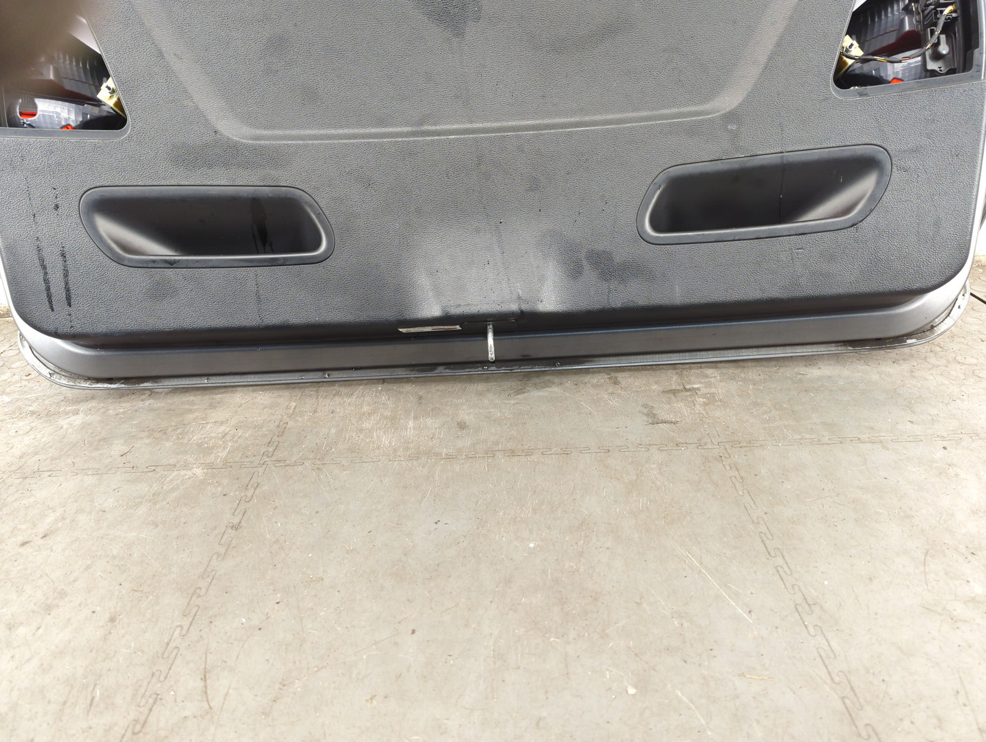 Дверь багажника