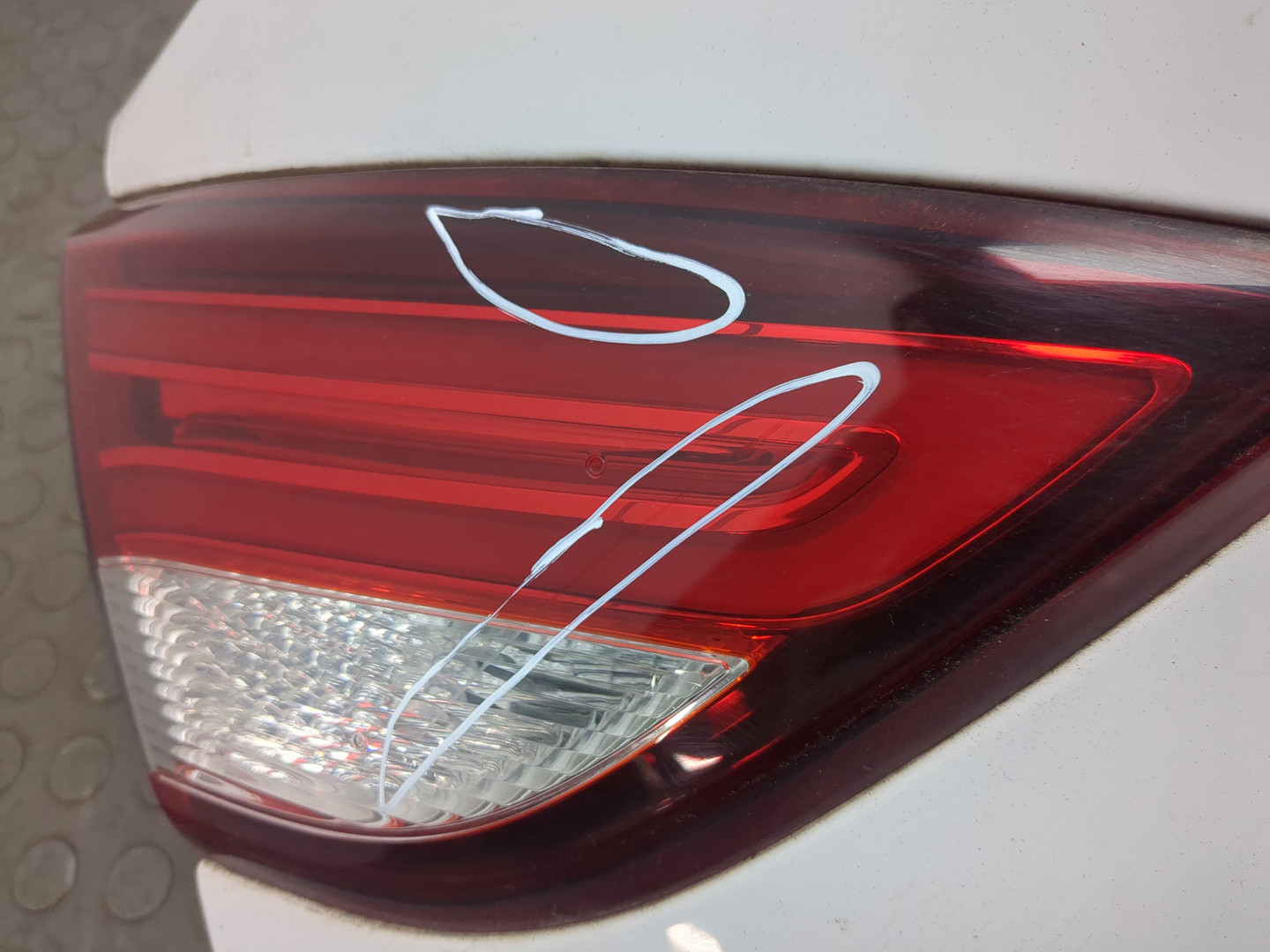 Дверь багажника