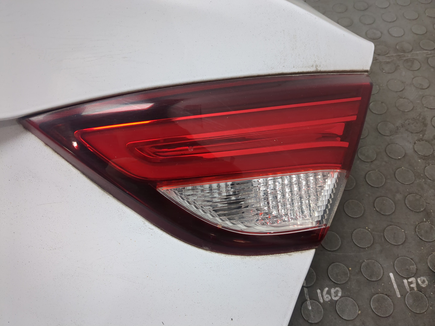 Дверь багажника