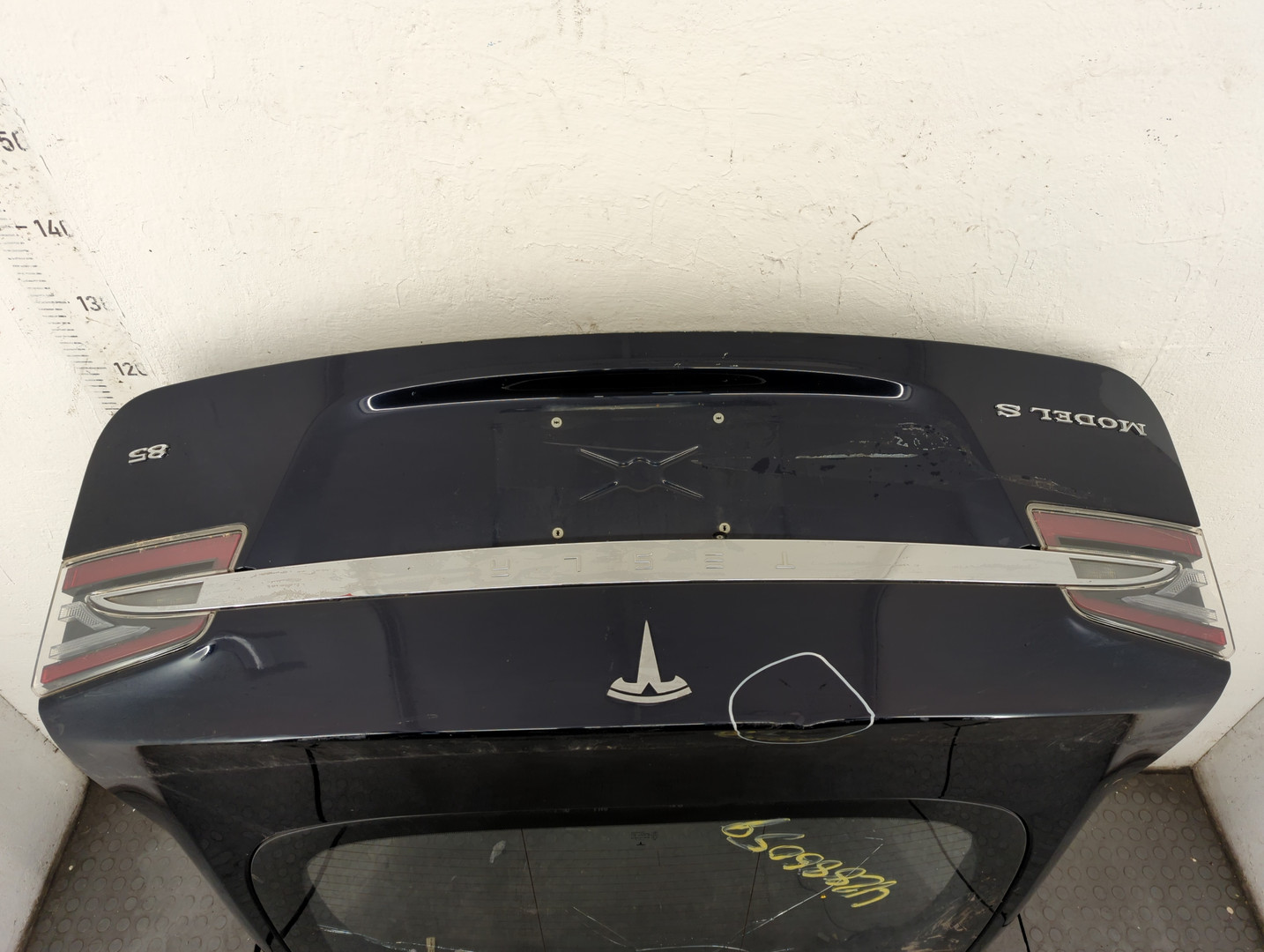 Дверь багажника