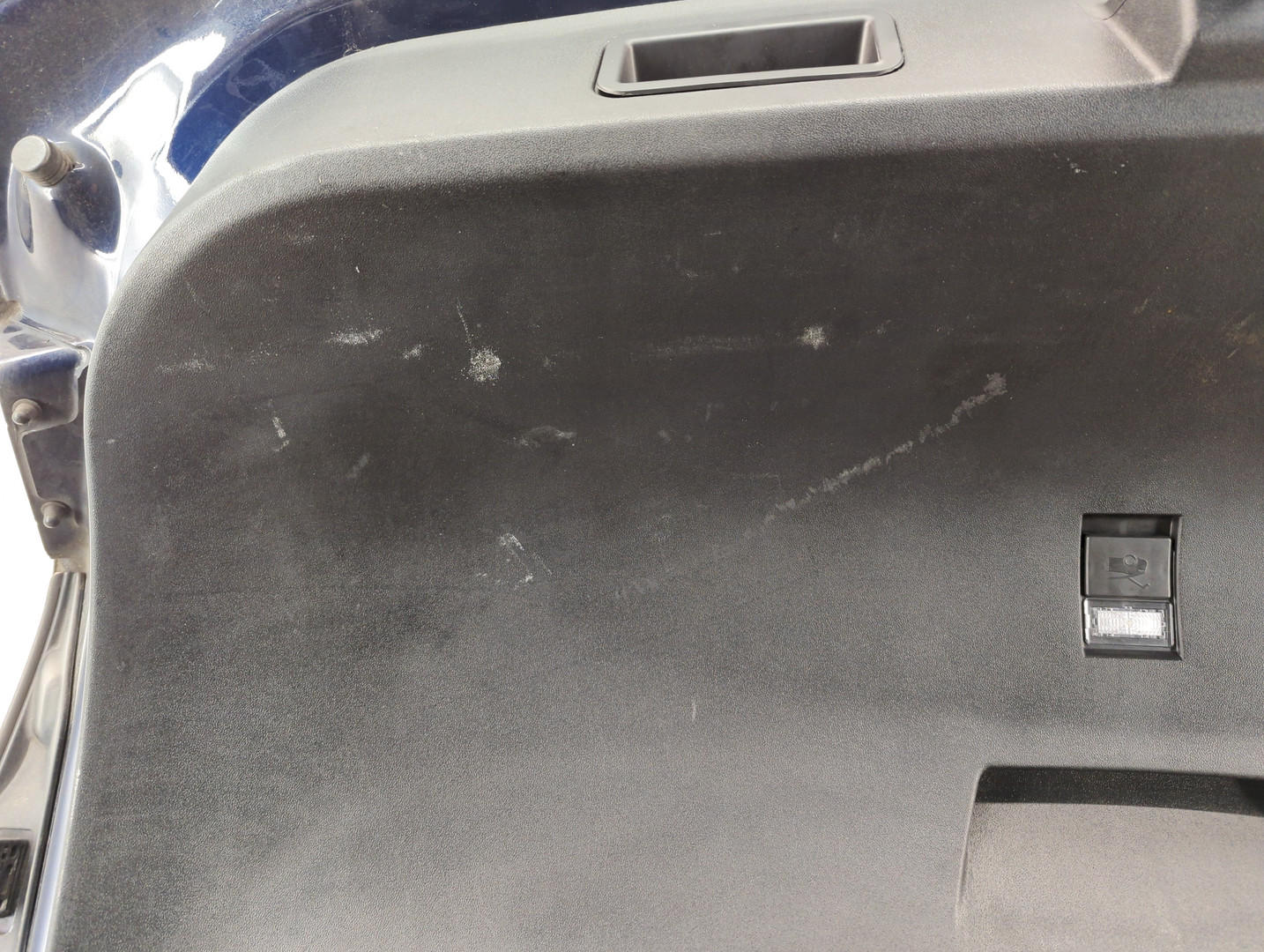 Дверь багажника