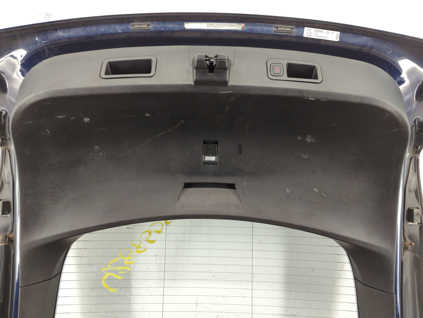 Дверь багажника