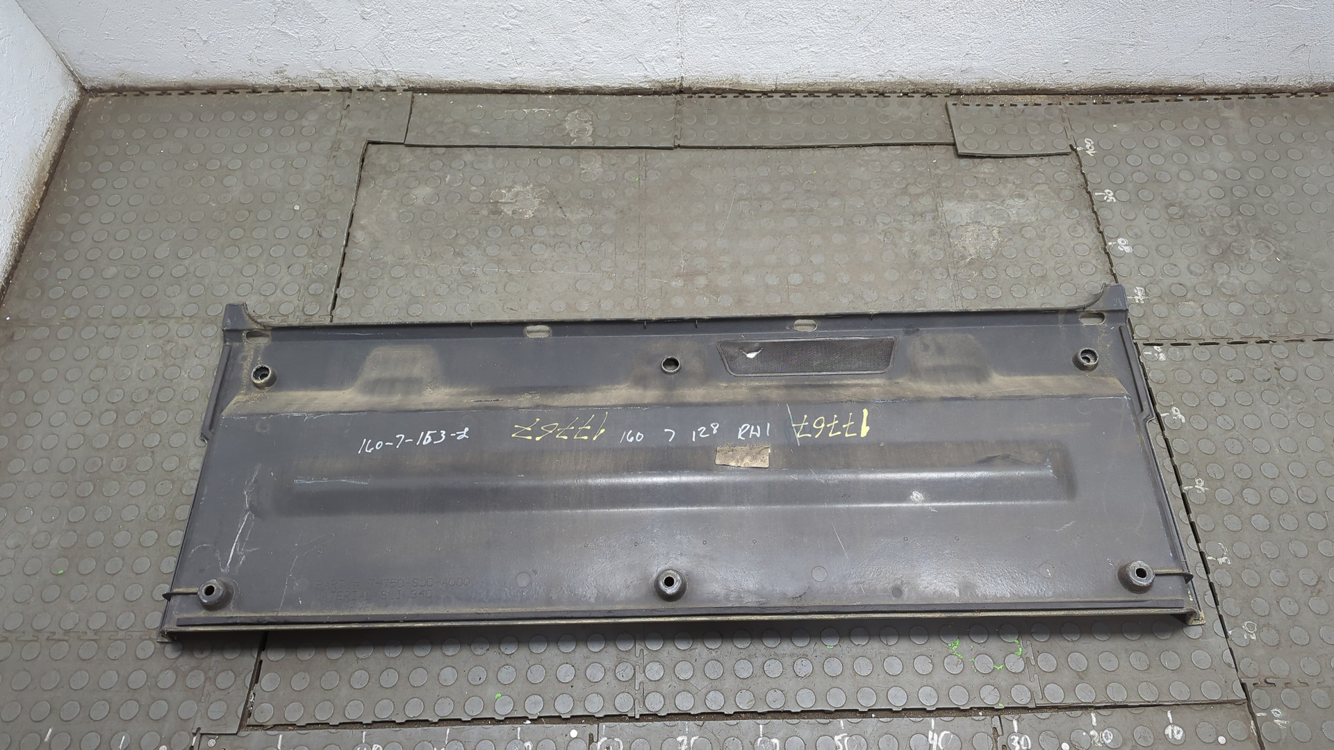 Обшивка багажника